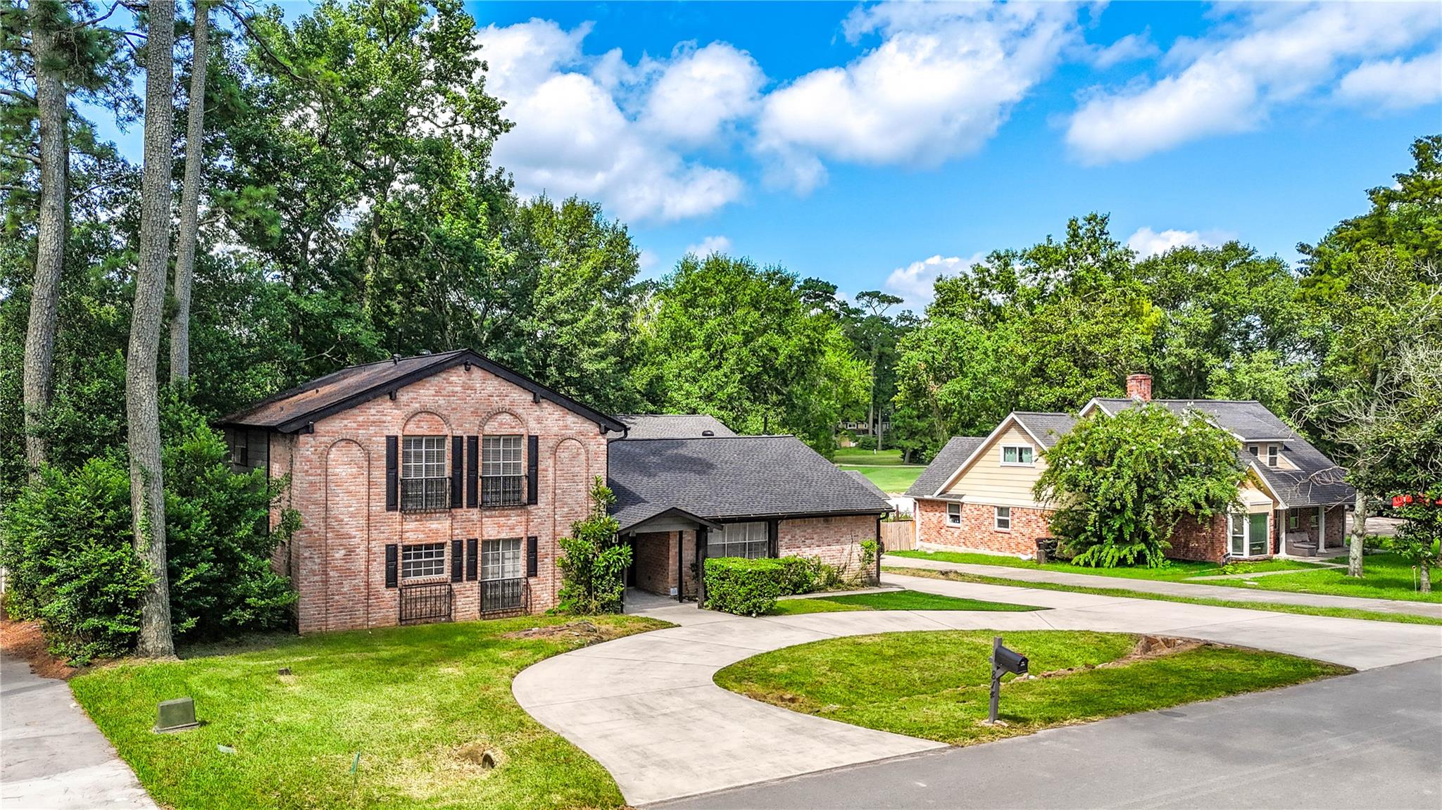 814 Stone Mountain Dr, Conroe, TX 77302 photo