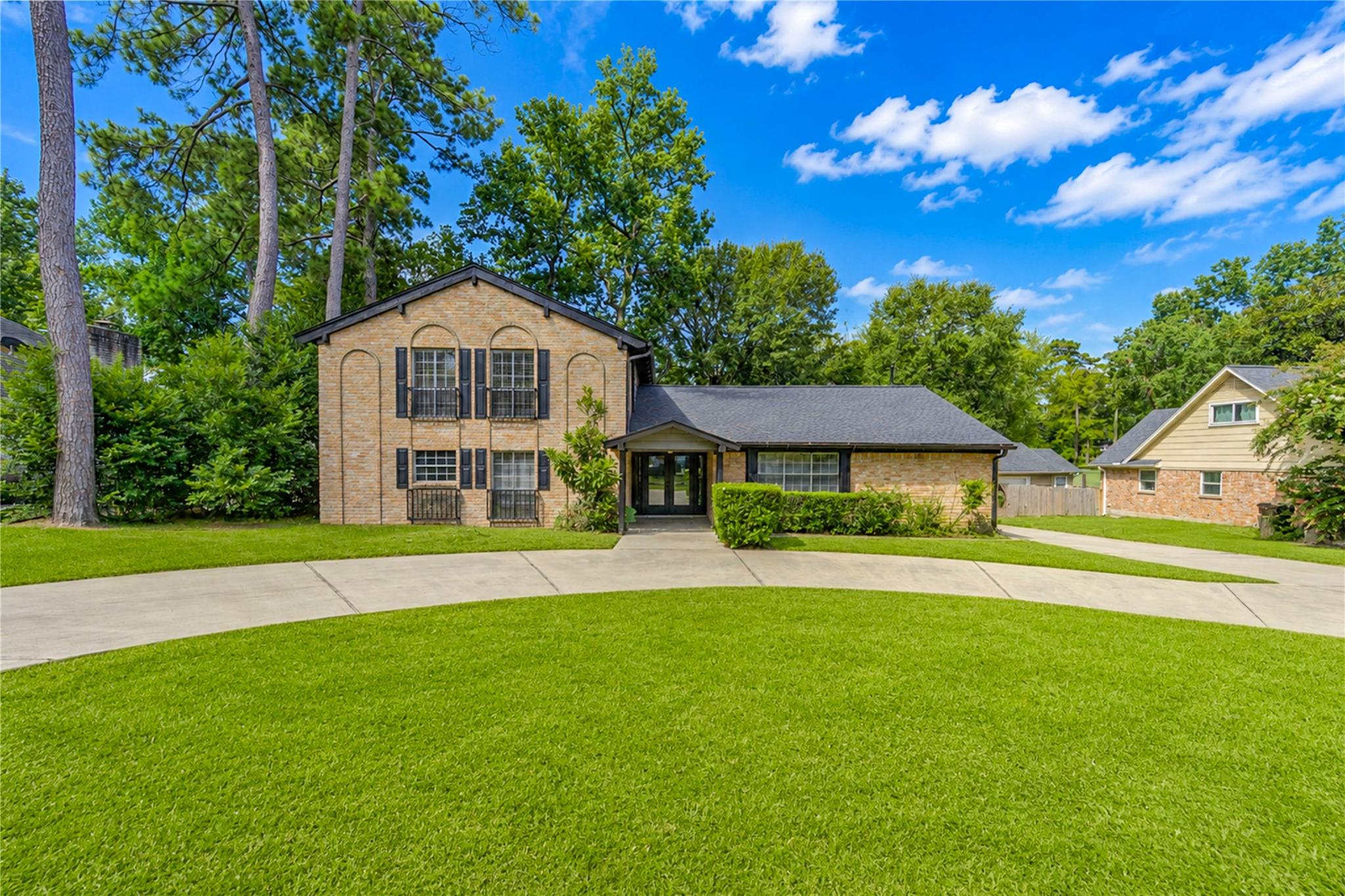 814 Stone Mountain Dr, Conroe, TX 77302