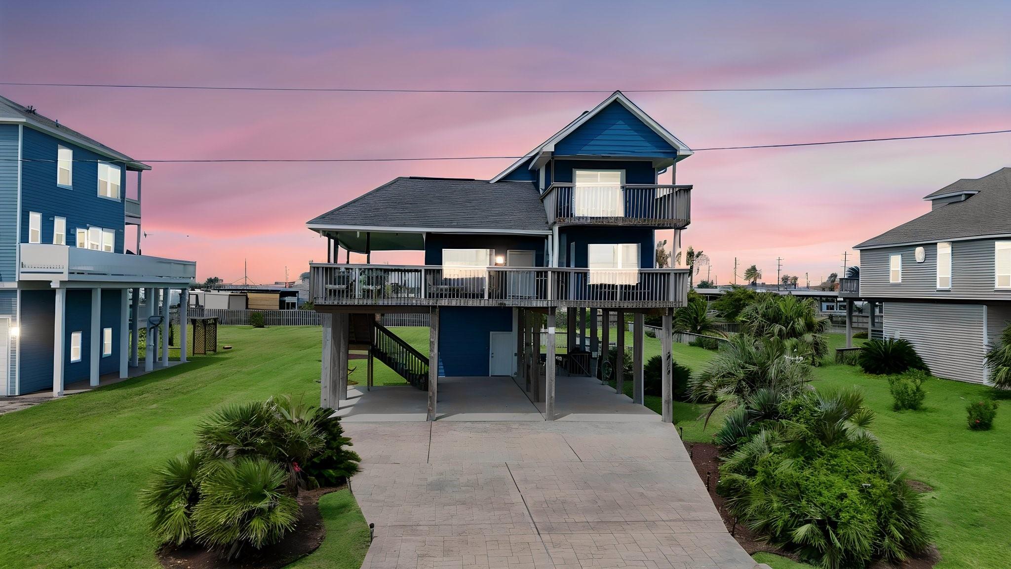 18115 Shaman Dr, Galveston, TX 77554