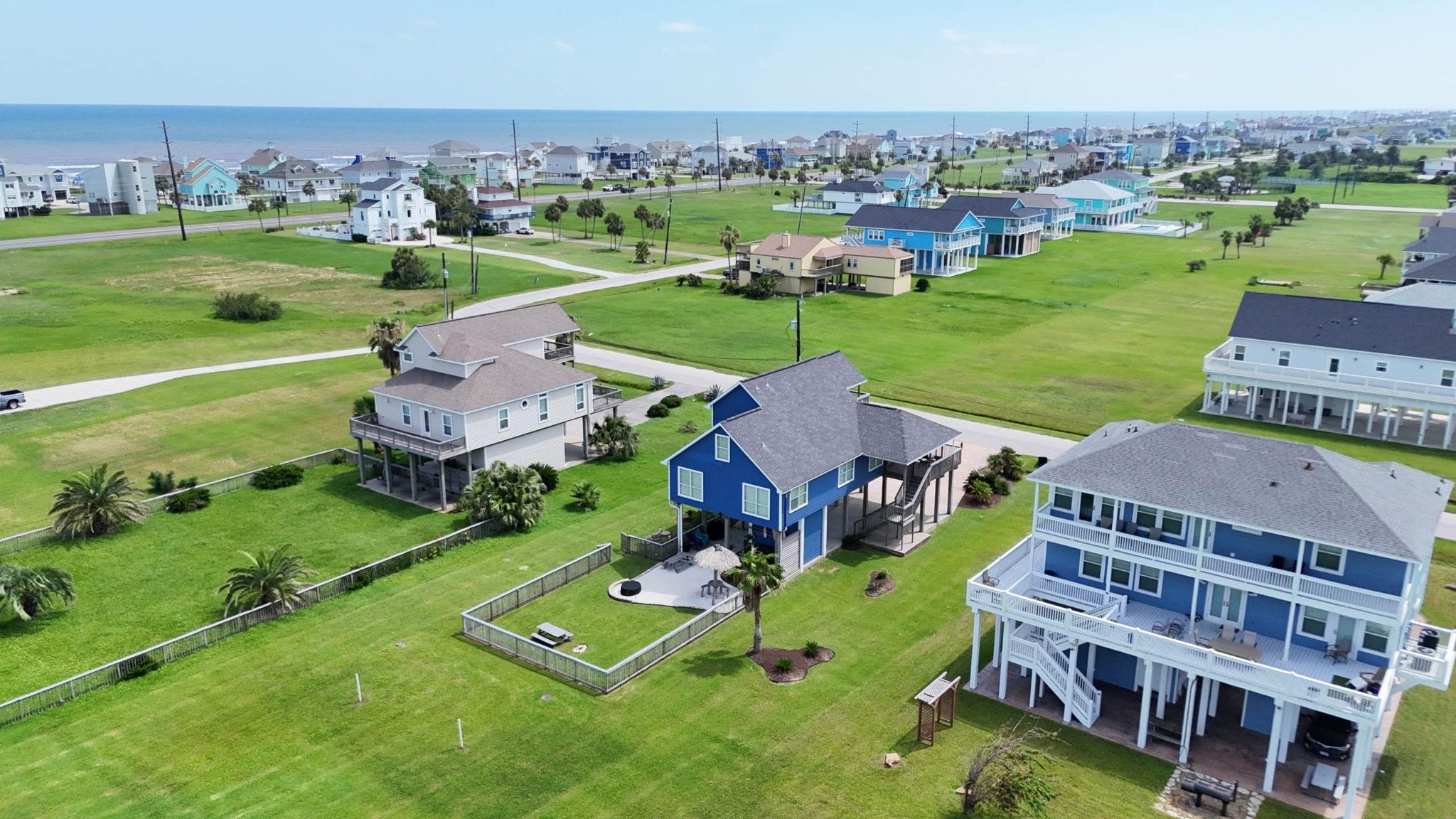 18115 Shaman Dr, Galveston, TX 77554 photo