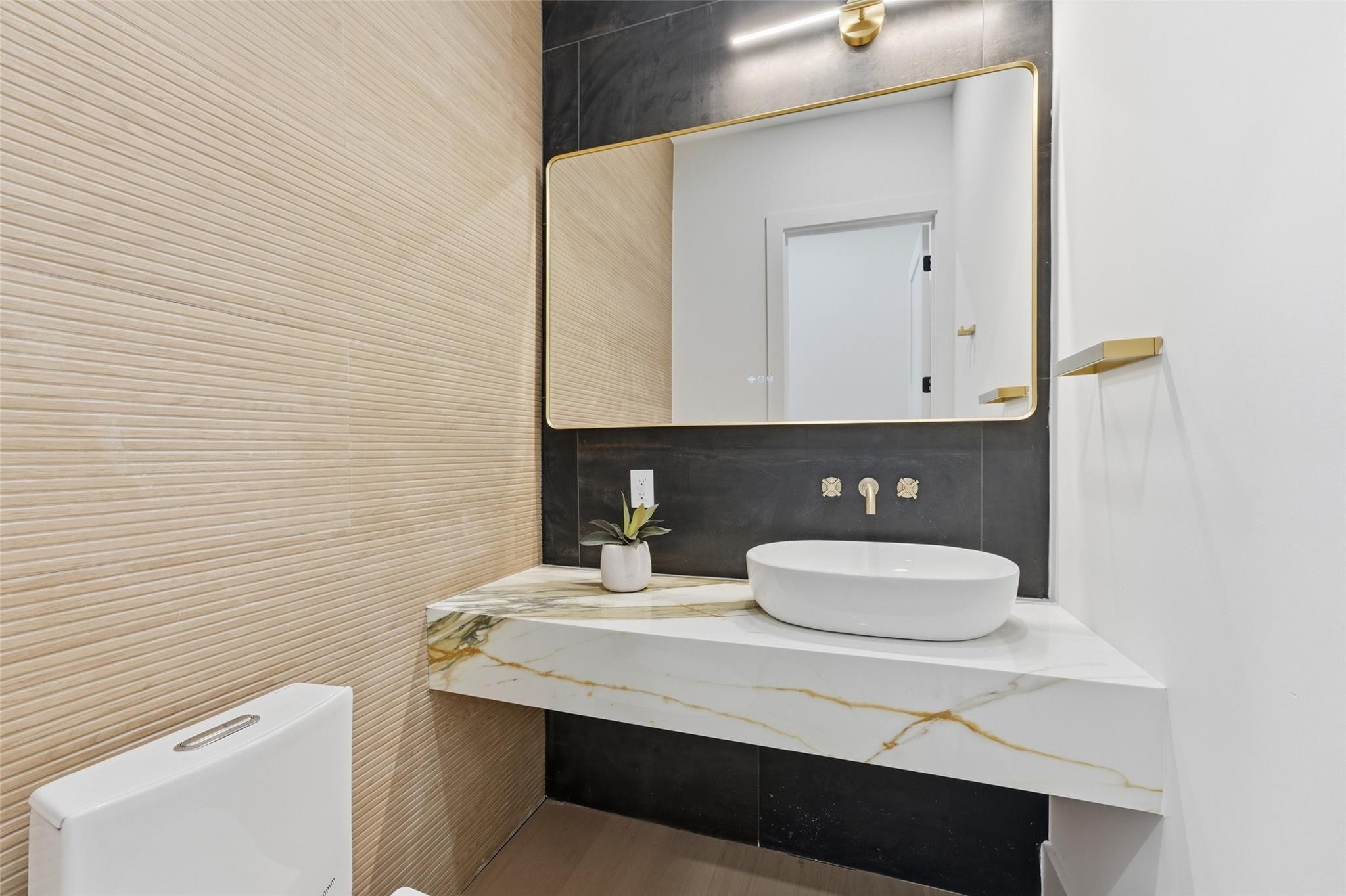 519 W 30 St, Houston, TX 77018 photo