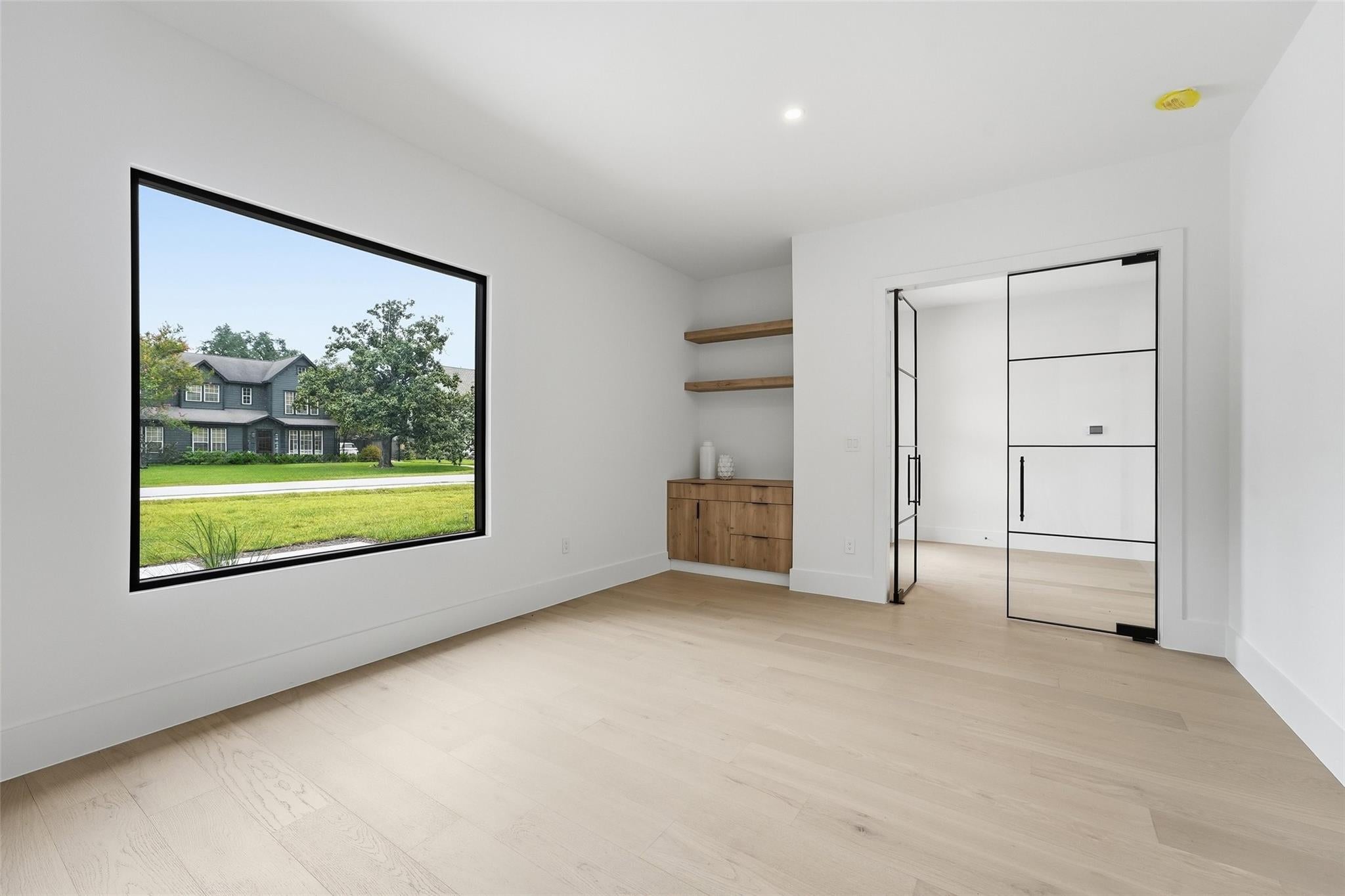 519 W 30 St, Houston, TX 77018 photo