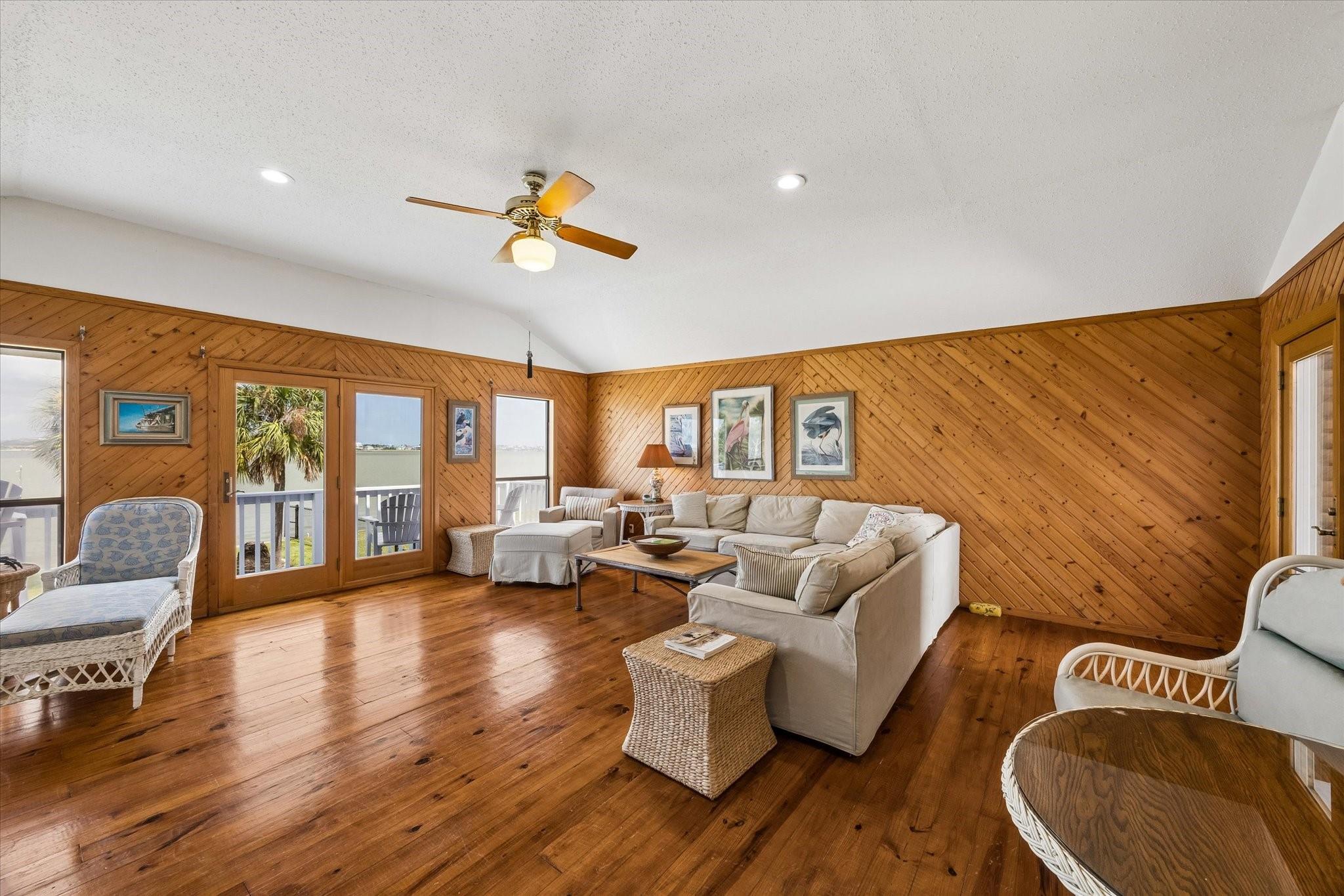 9920 Airways Ln, Galveston, TX 77554 photo