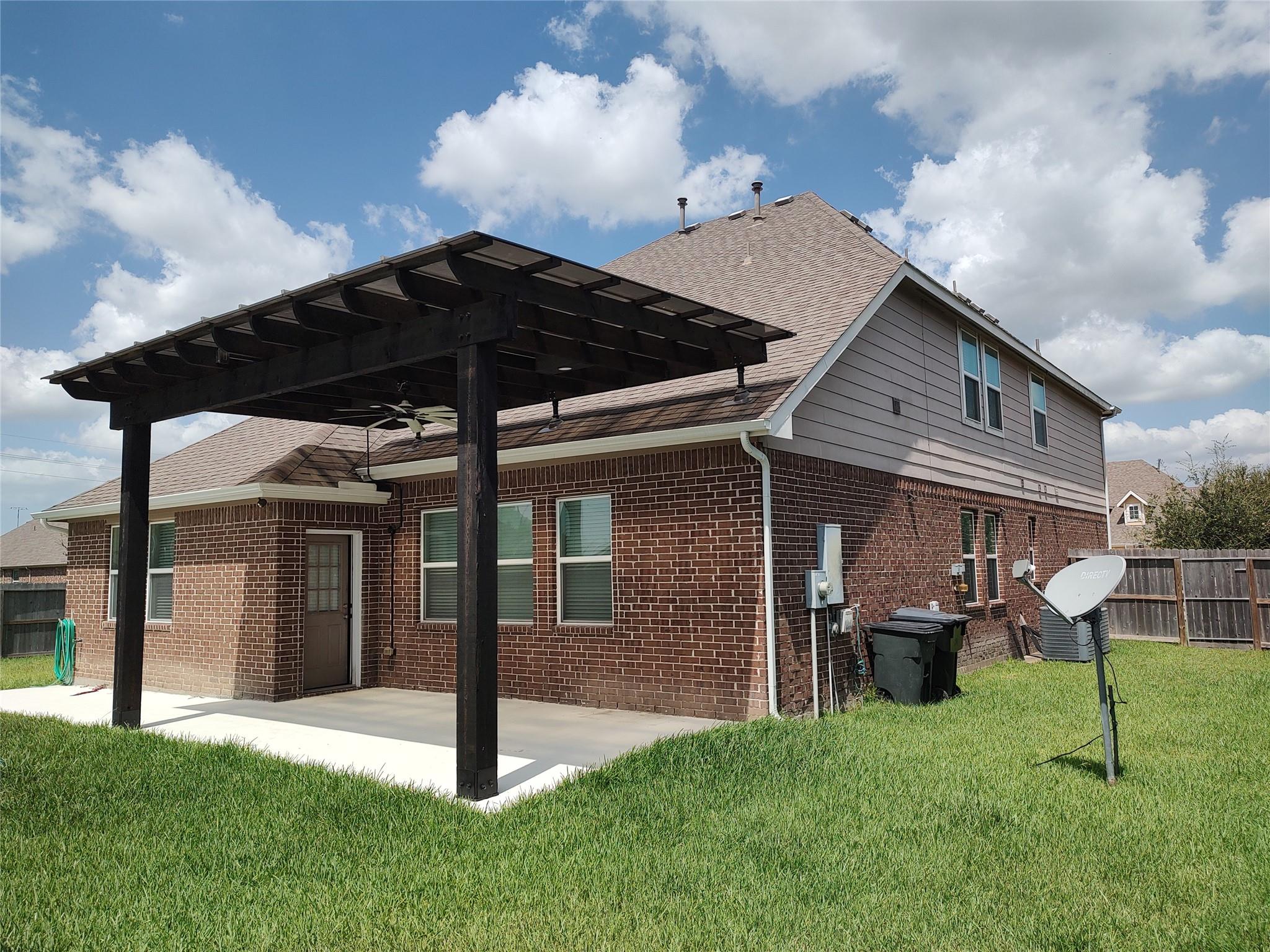 4002 Longwood Dr, Mont Belvieu, TX 77523 photo