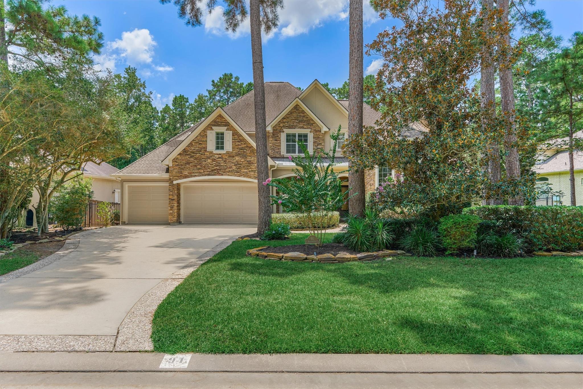 94 Bracebridge Cir, The Woodlands, TX 77382