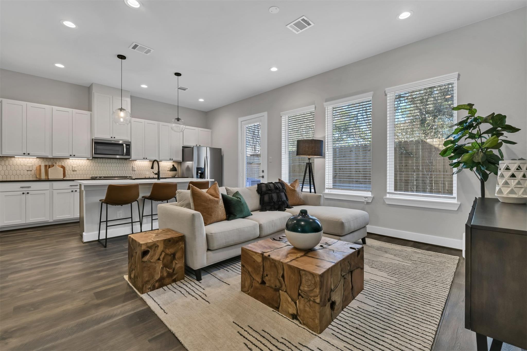 5721 White Magnolia St, Houston, TX 77091 photo