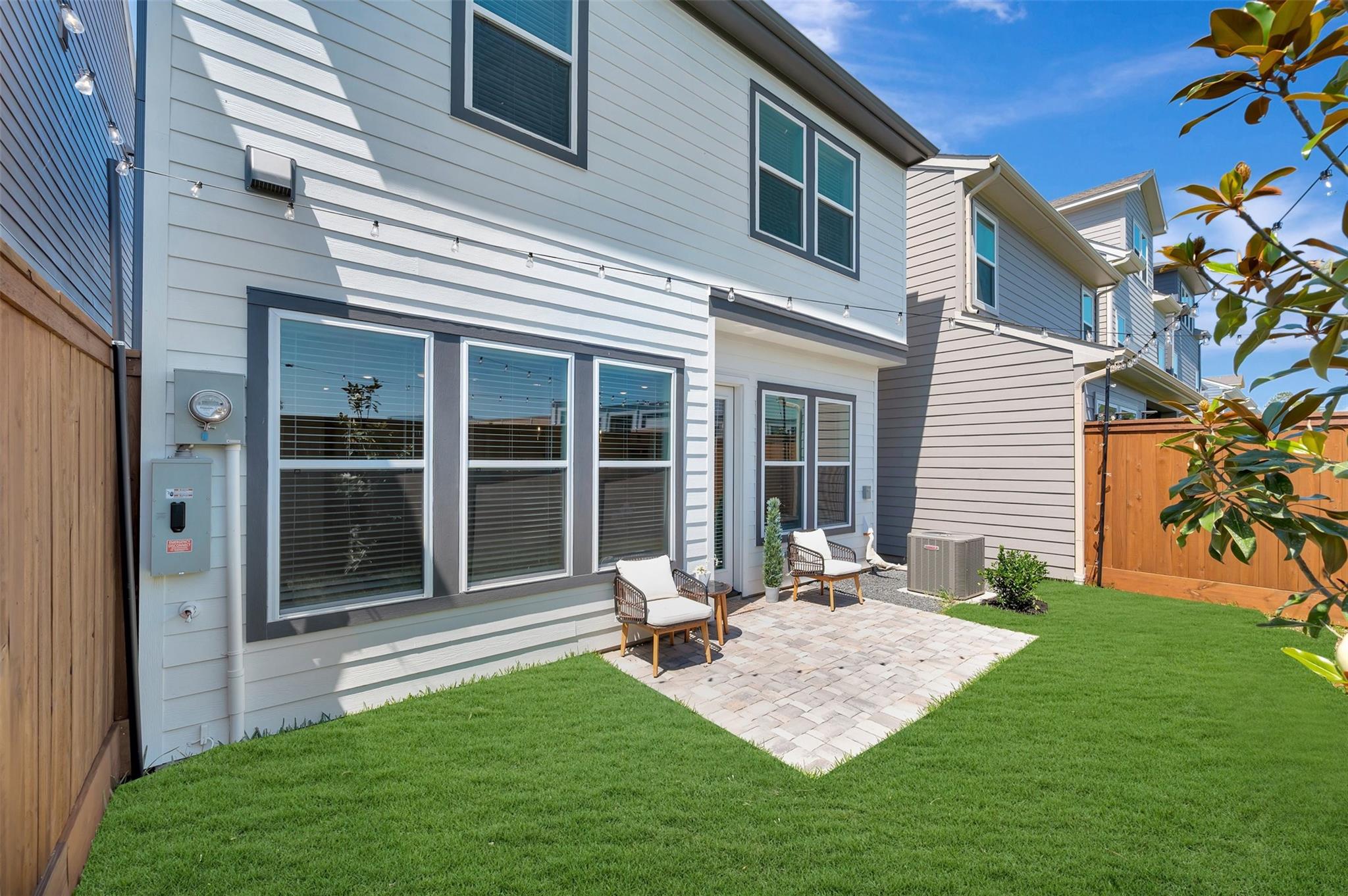16043 Hayes Park Dr, Houston, TX 77079 photo