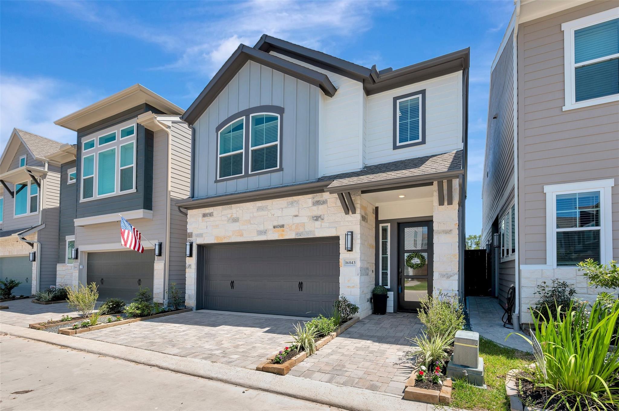 16043 Hayes Park Dr, Houston, TX 77079 photo