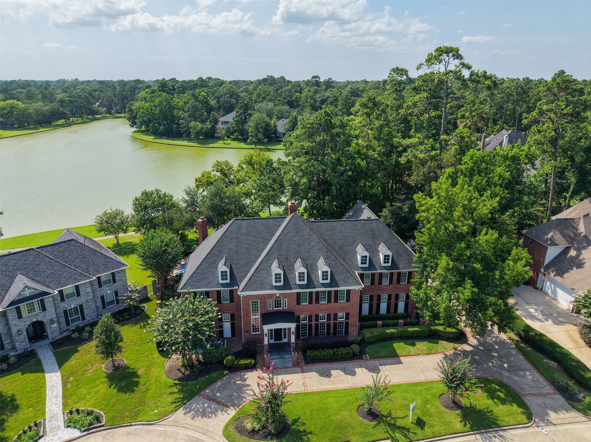 5607 Walnut Point Dr, Houston, TX 77345 photo