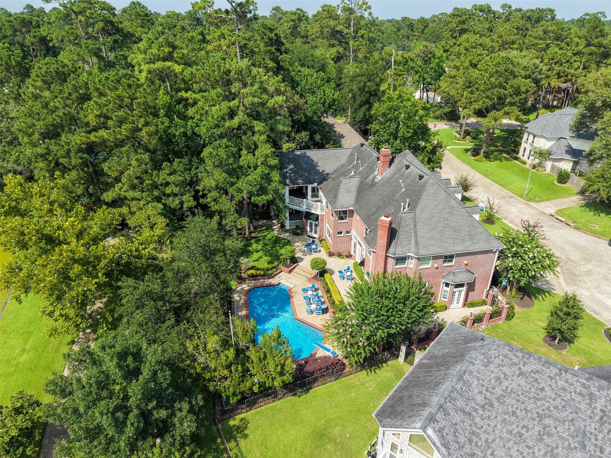 5607 Walnut Point Dr, Houston, TX 77345 photo