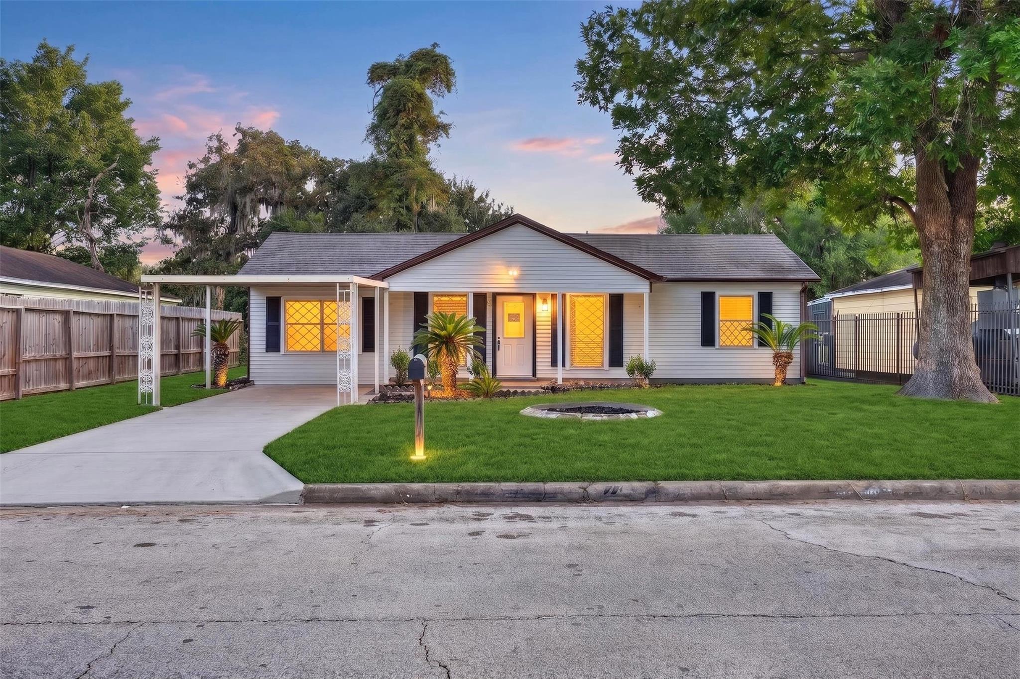 7315 Marilyn Ln, Houston, TX 77016 photo