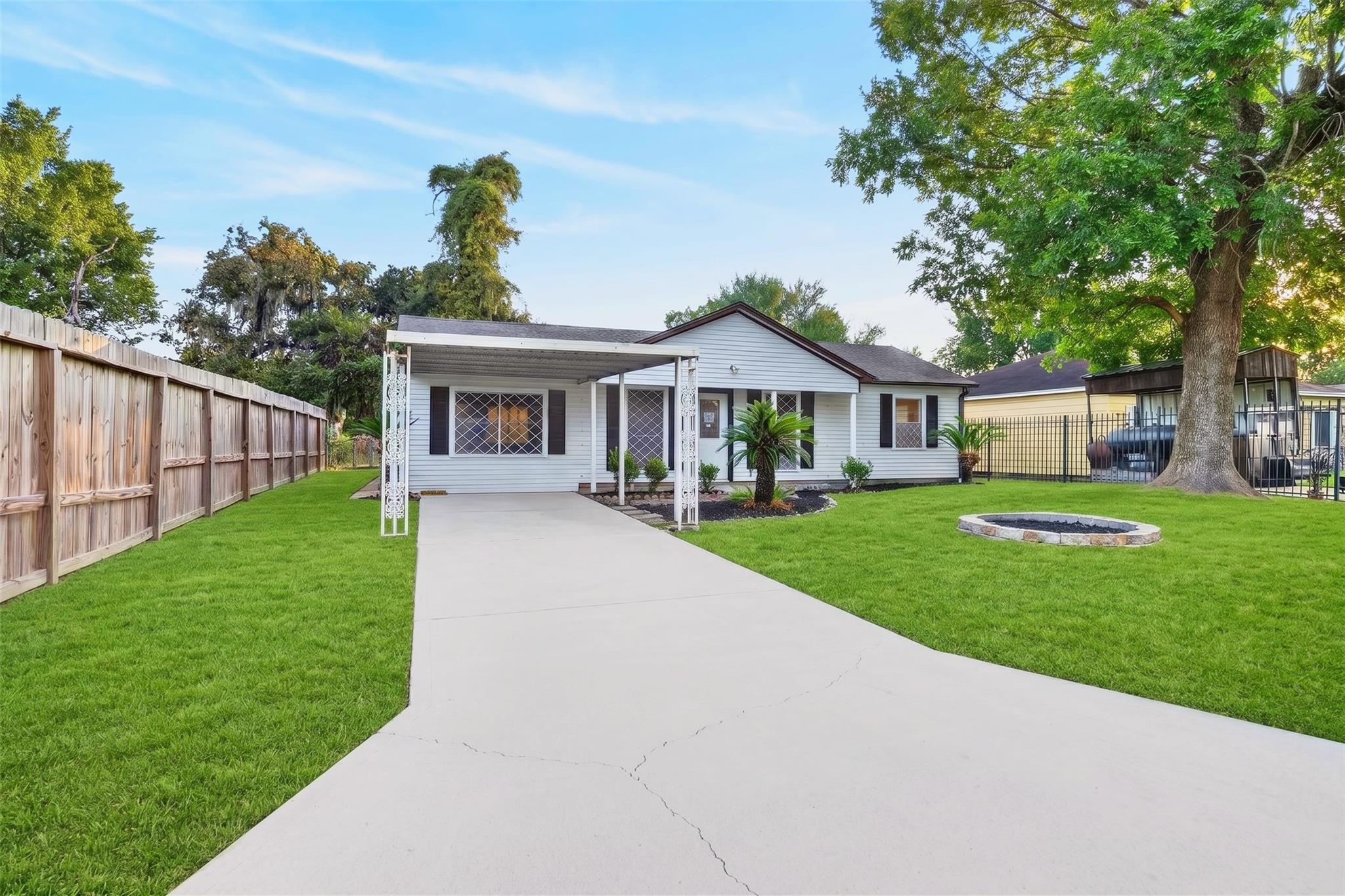7315 Marilyn Ln, Houston, TX 77016 photo