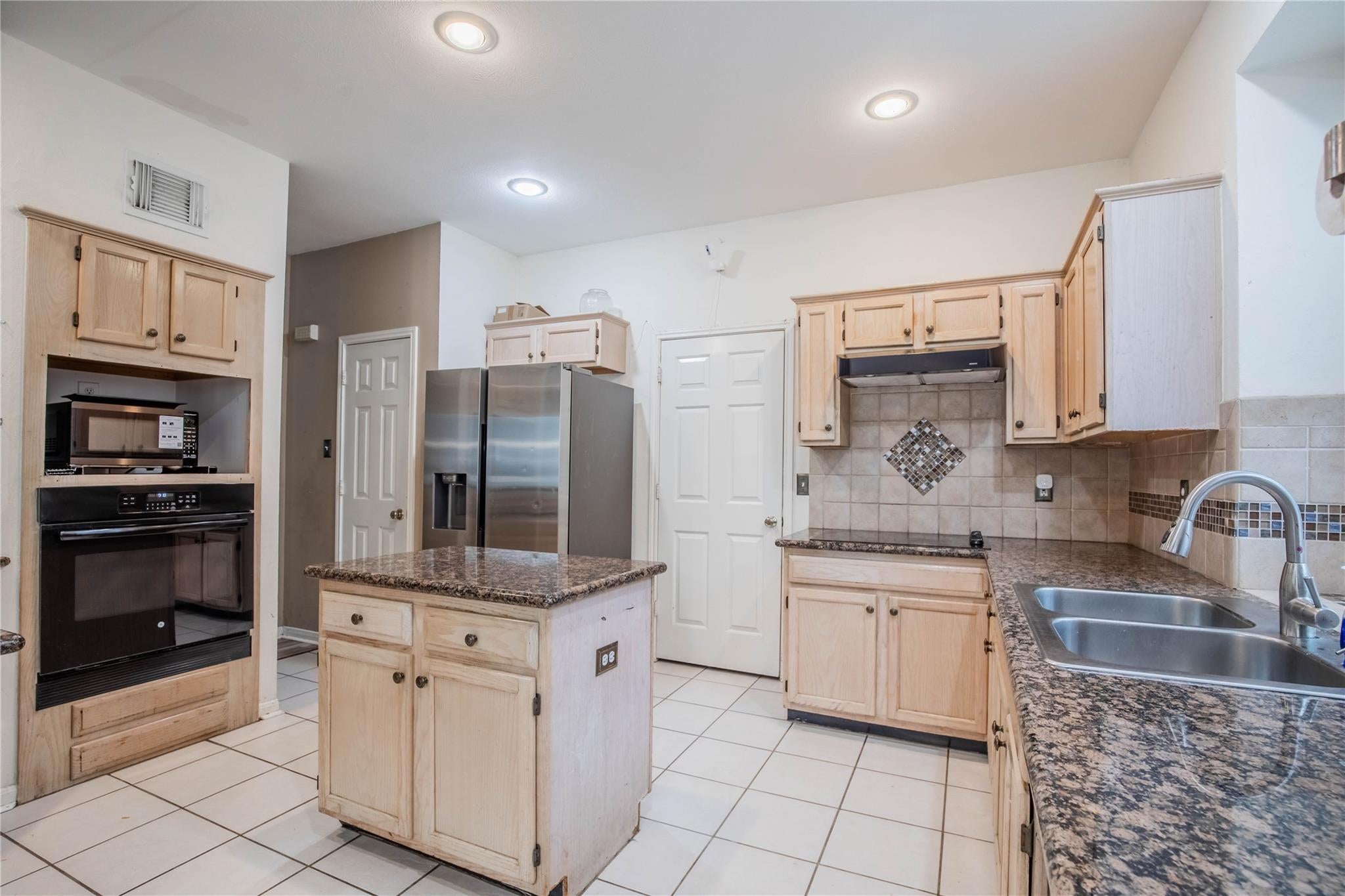 1606 Diamond Brook Dr, Houston, TX 77062 photo