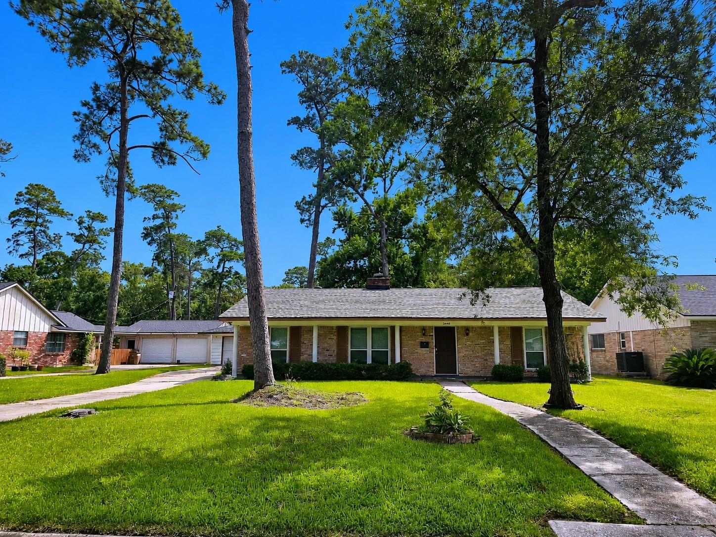 3040 Longwood Ln, Dickinson, TX 77539