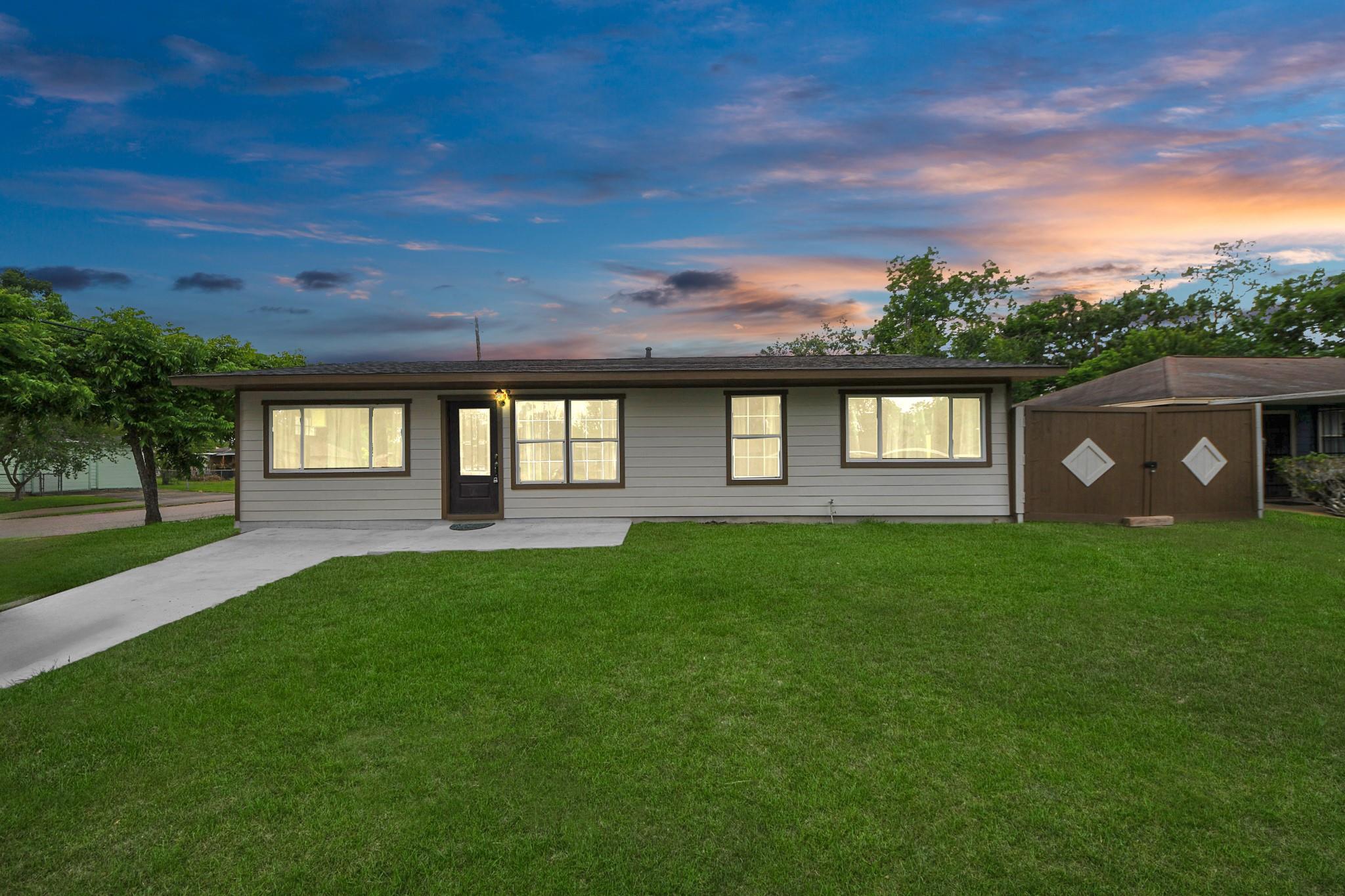 5903 Belneath St, Houston, TX 77033