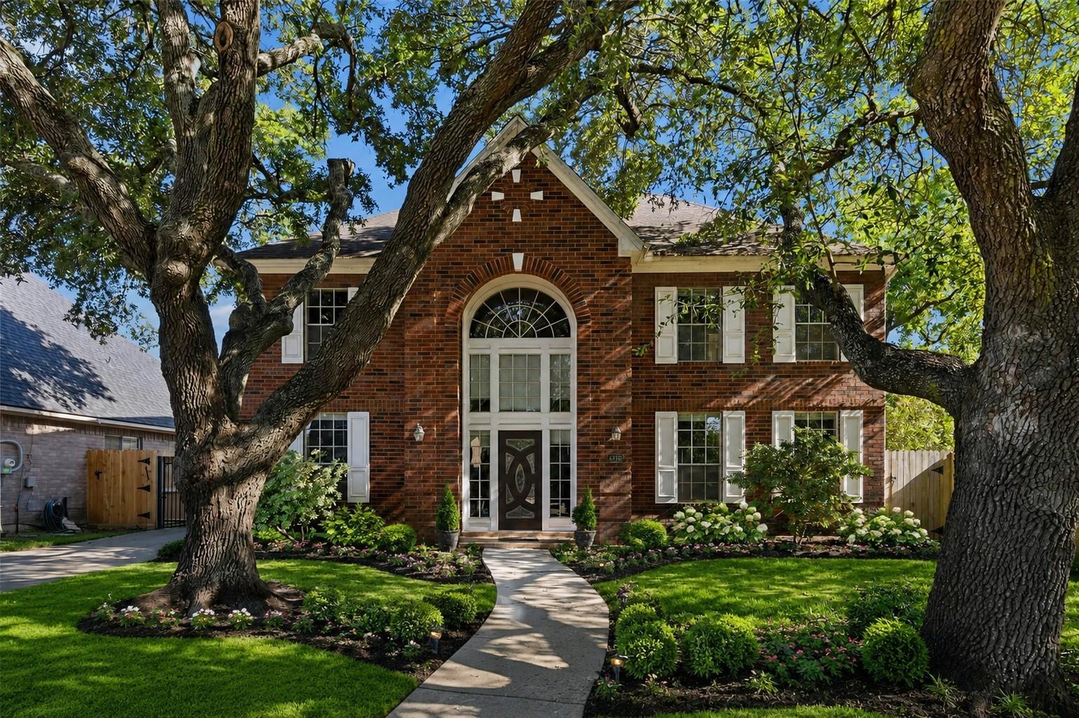 4712 Broadmoor Dr, League City, TX 77573