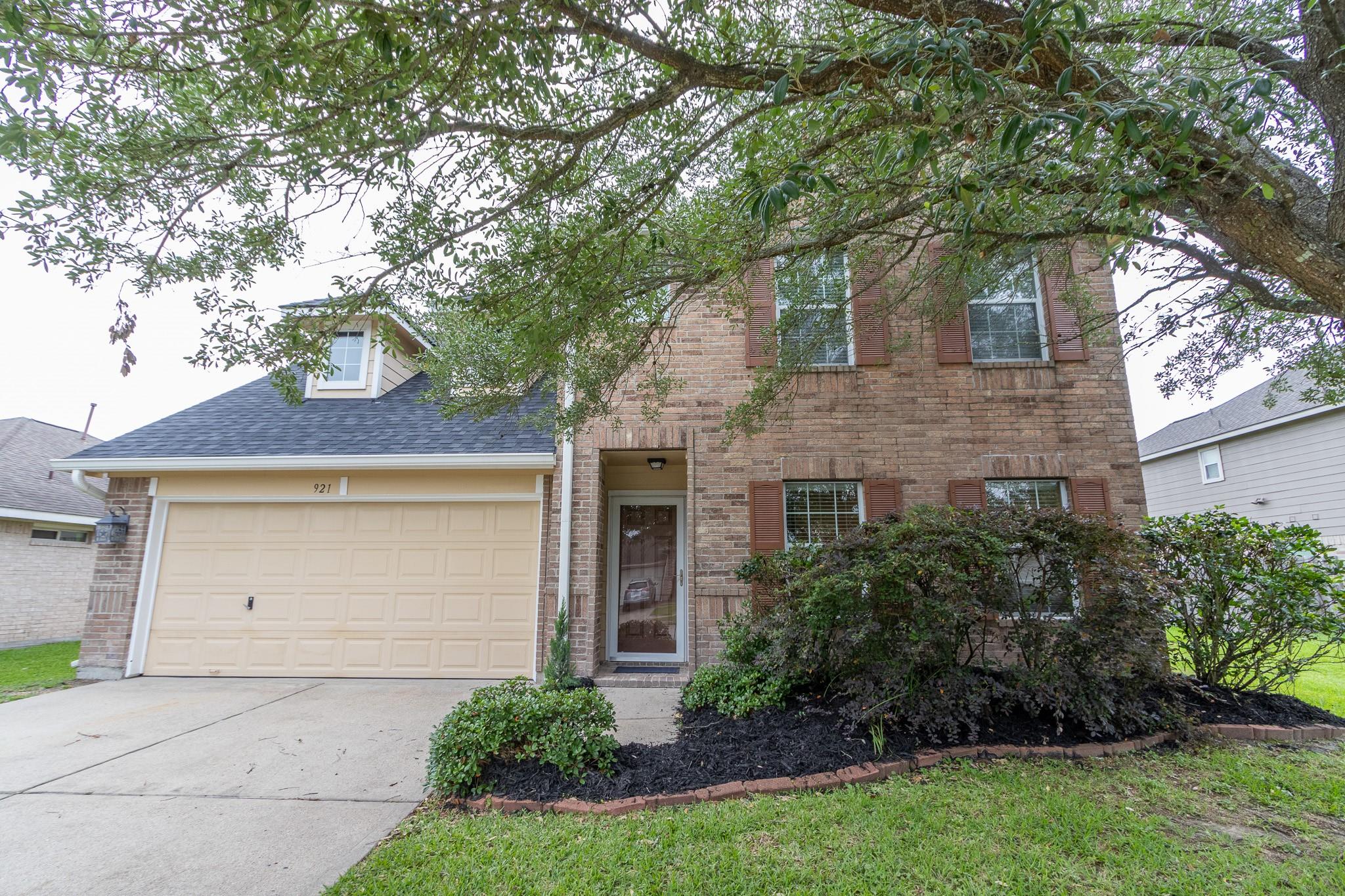921 Sage St, Baytown, TX 77521