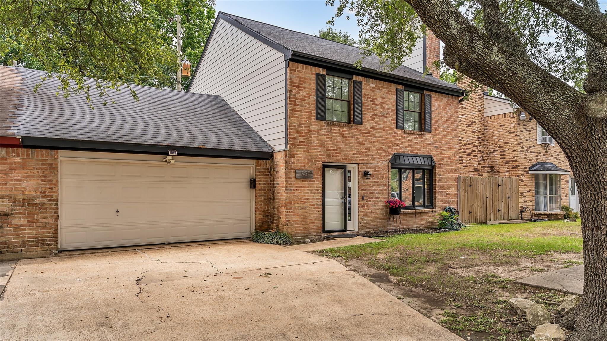 9207 Barr Cir, Houston, TX 77080 photo