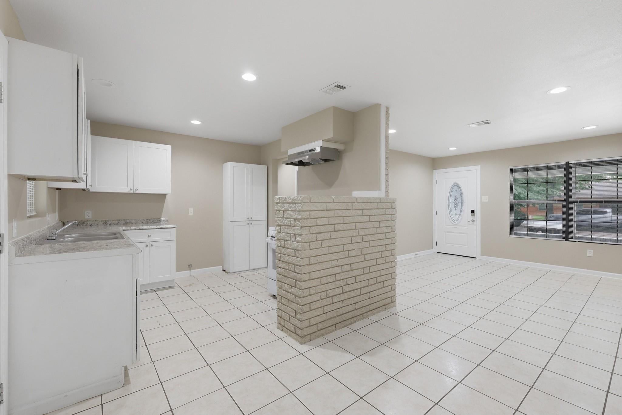 10011 Avenues St, Houston, TX 77034 photo
