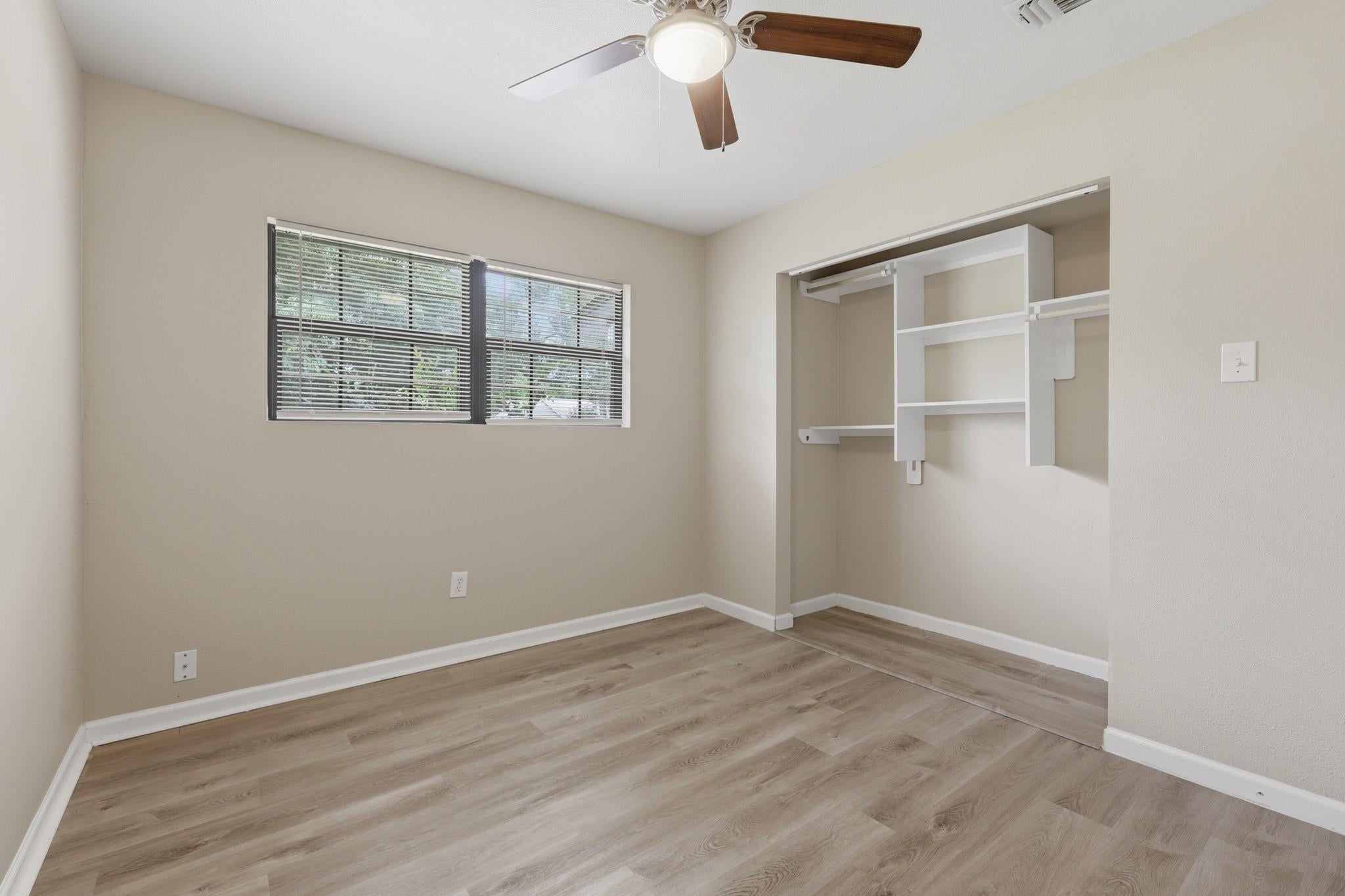 10011 Avenues St, Houston, TX 77034 photo