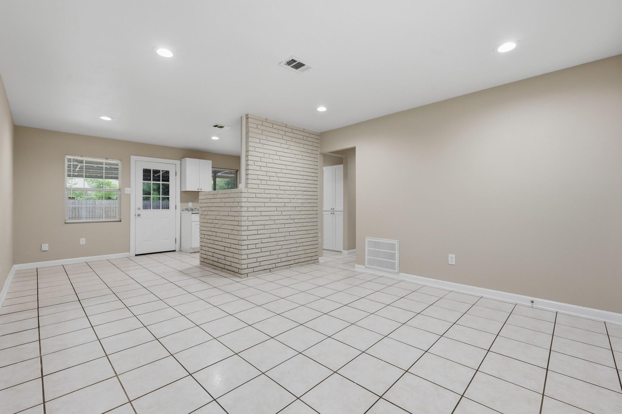 10011 Avenues St, Houston, TX 77034 photo