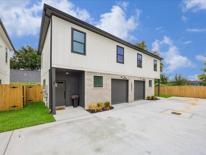 5032 Mallow St, Houston, TX 77033