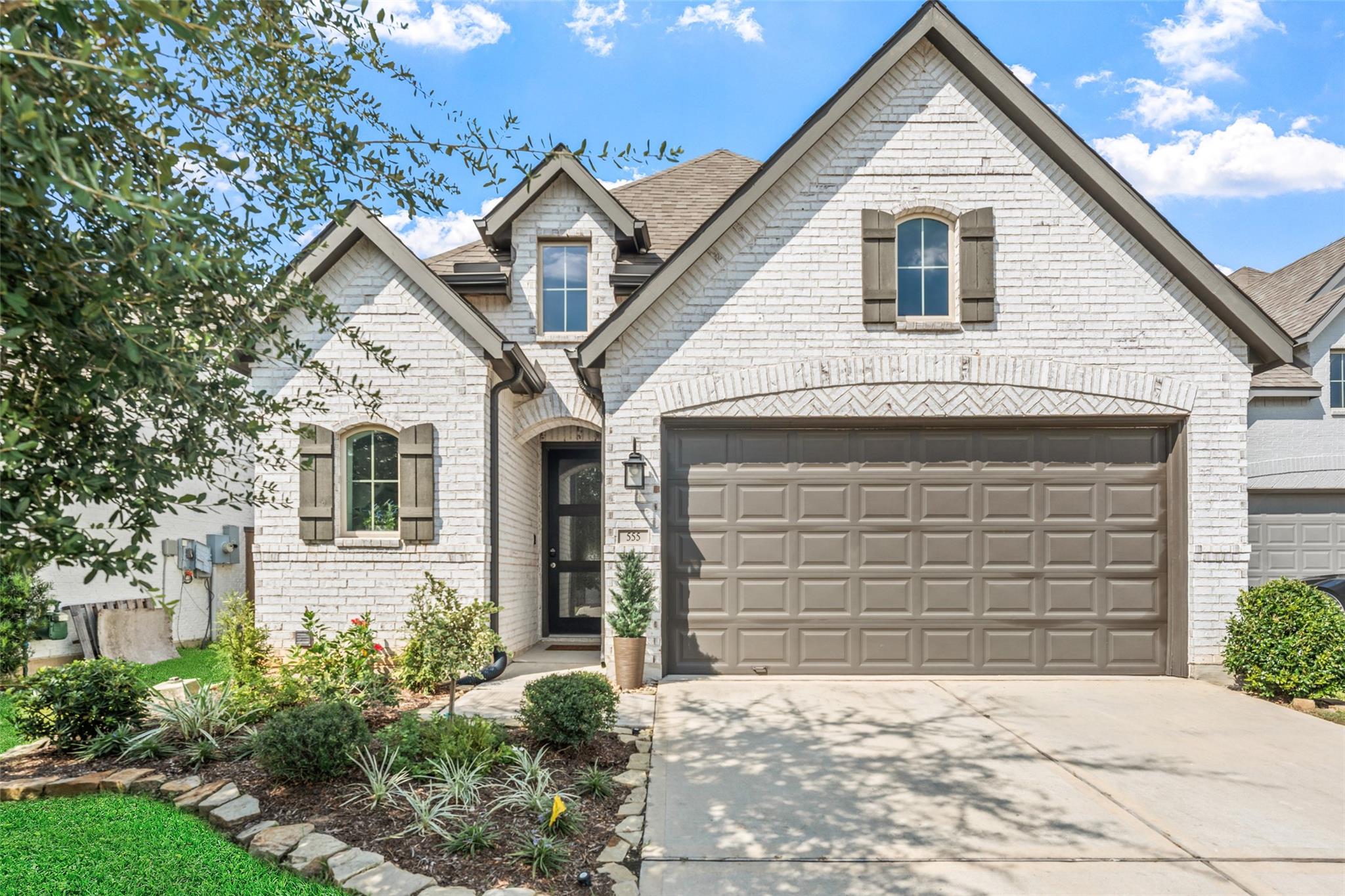 555 Chestnut Reef Ct, Conroe, TX 77304