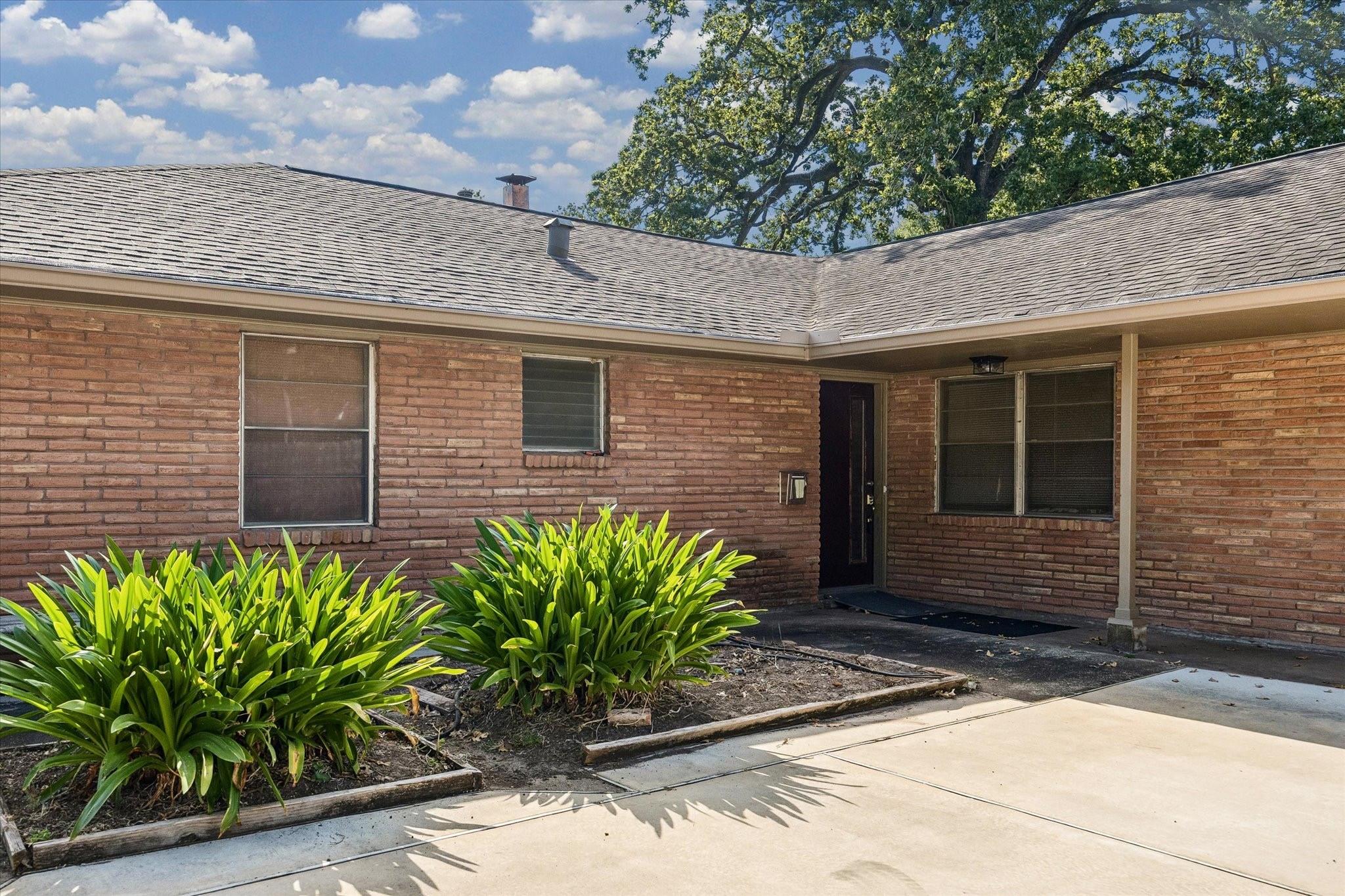 10919 Britoak Ln, Houston, TX 77079 photo