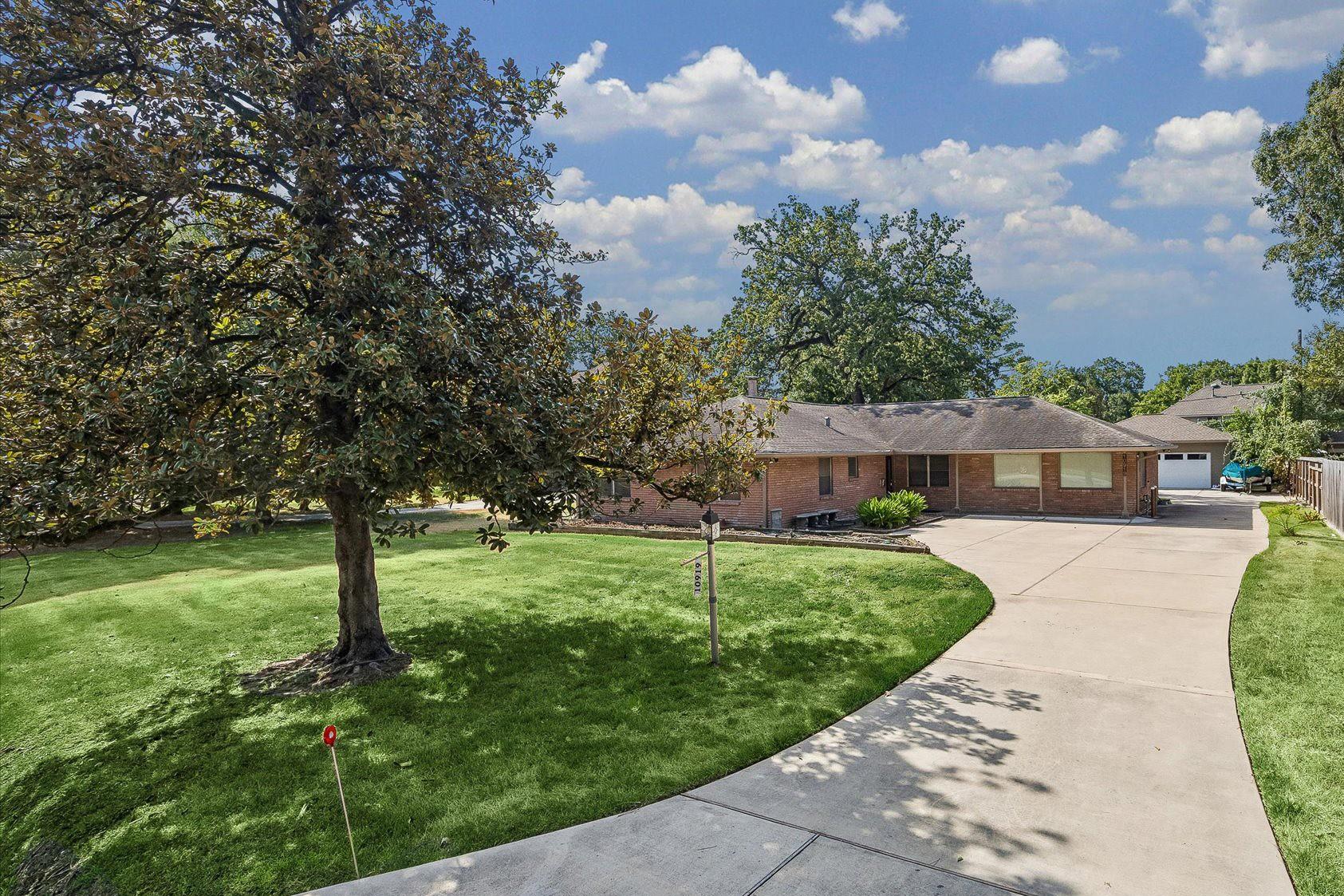 10919 Britoak Ln, Houston, TX 77079 photo