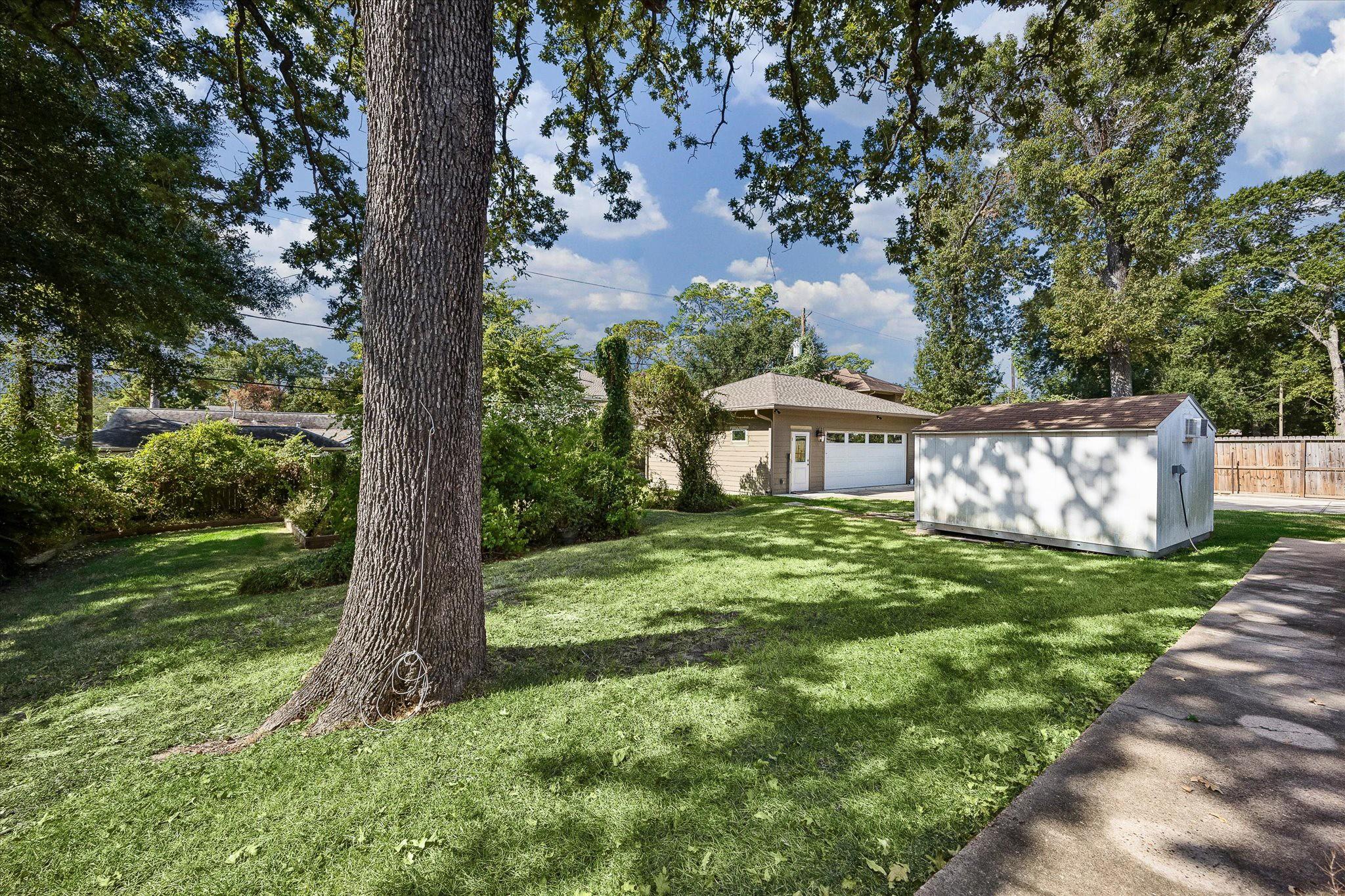 10919 Britoak Ln, Houston, TX 77079 photo