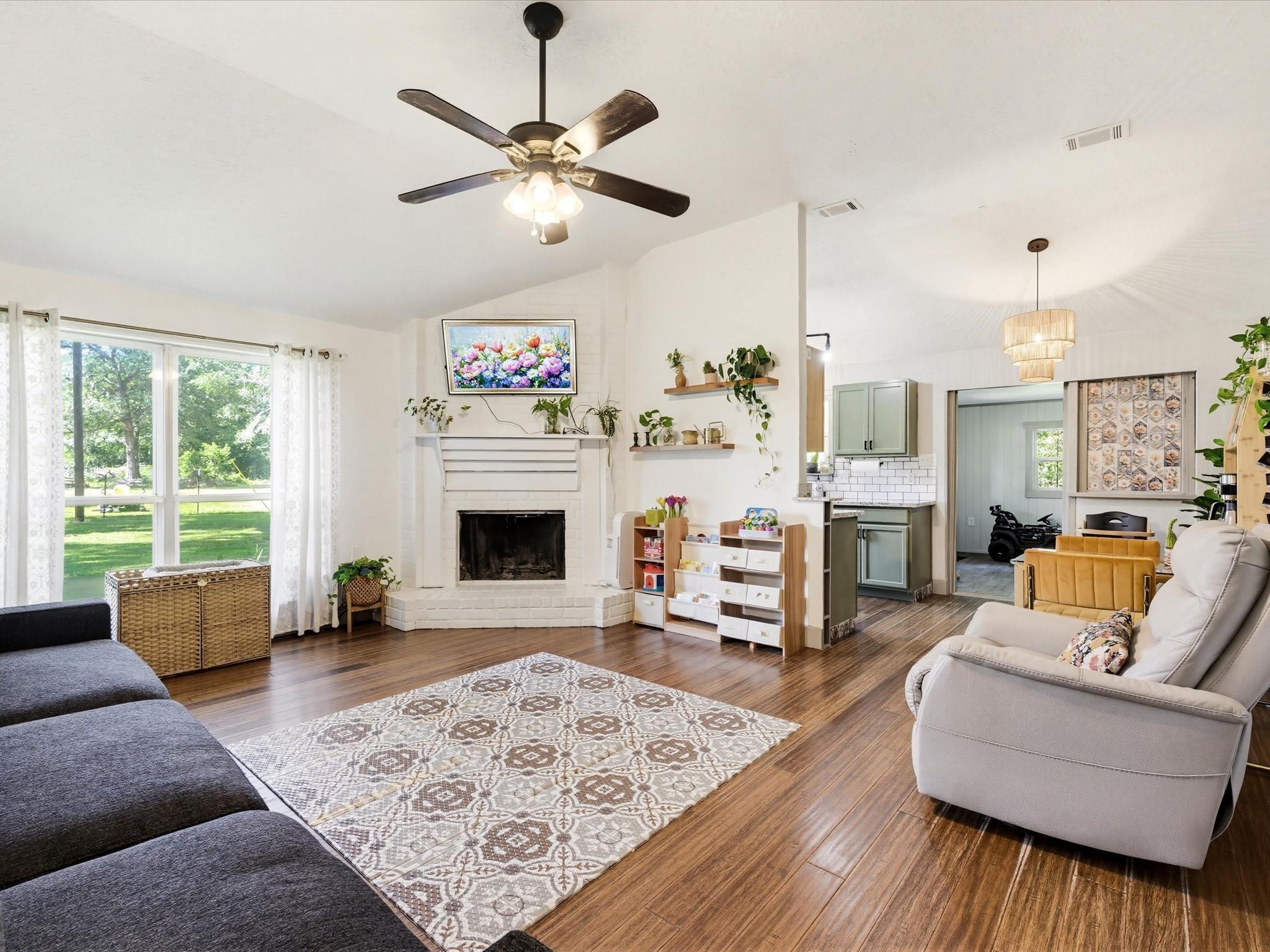 7477 Hidden Acres Dr, Cleveland, TX 77328 photo