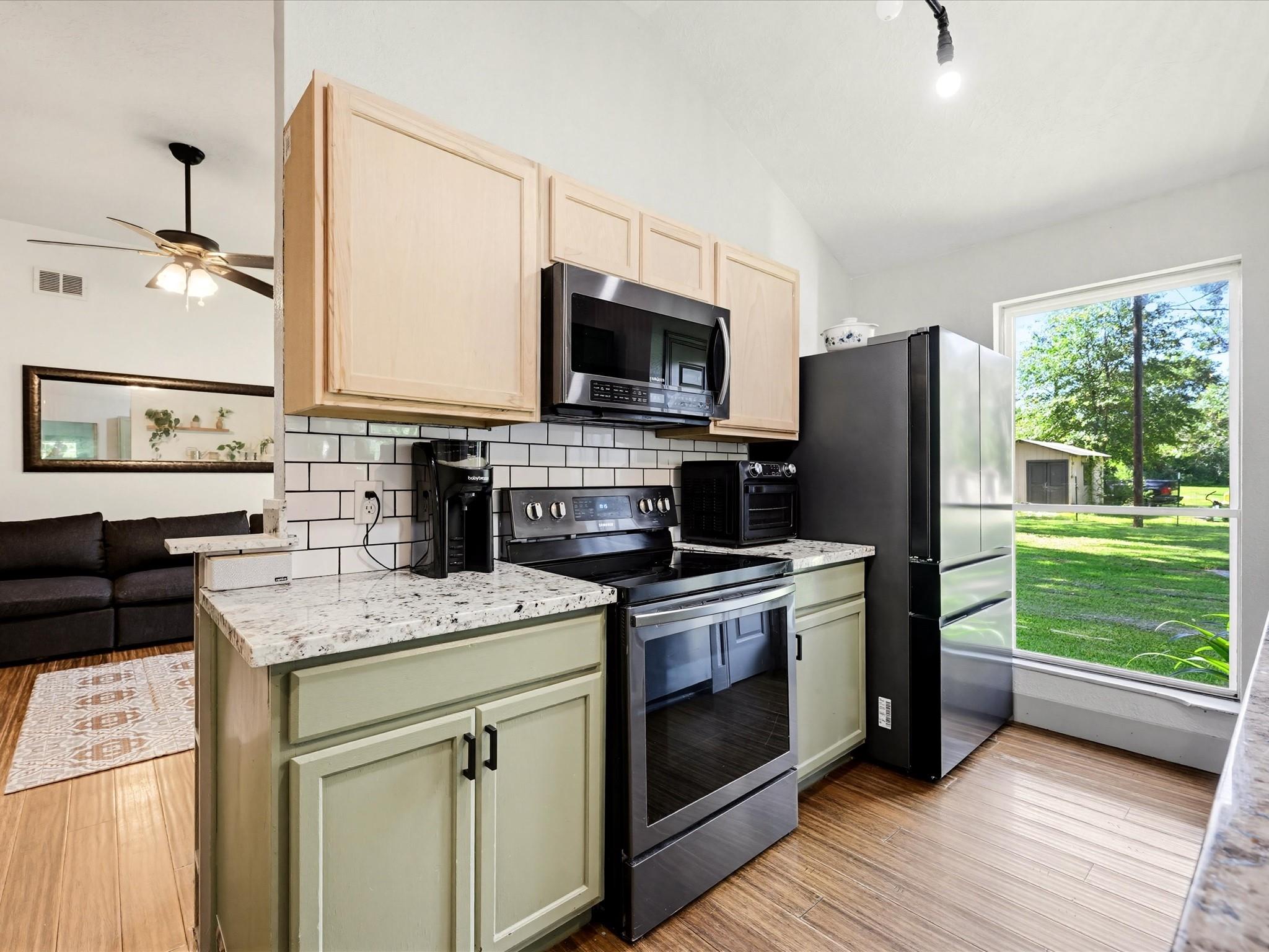 7477 Hidden Acres Dr, Cleveland, TX 77328 photo