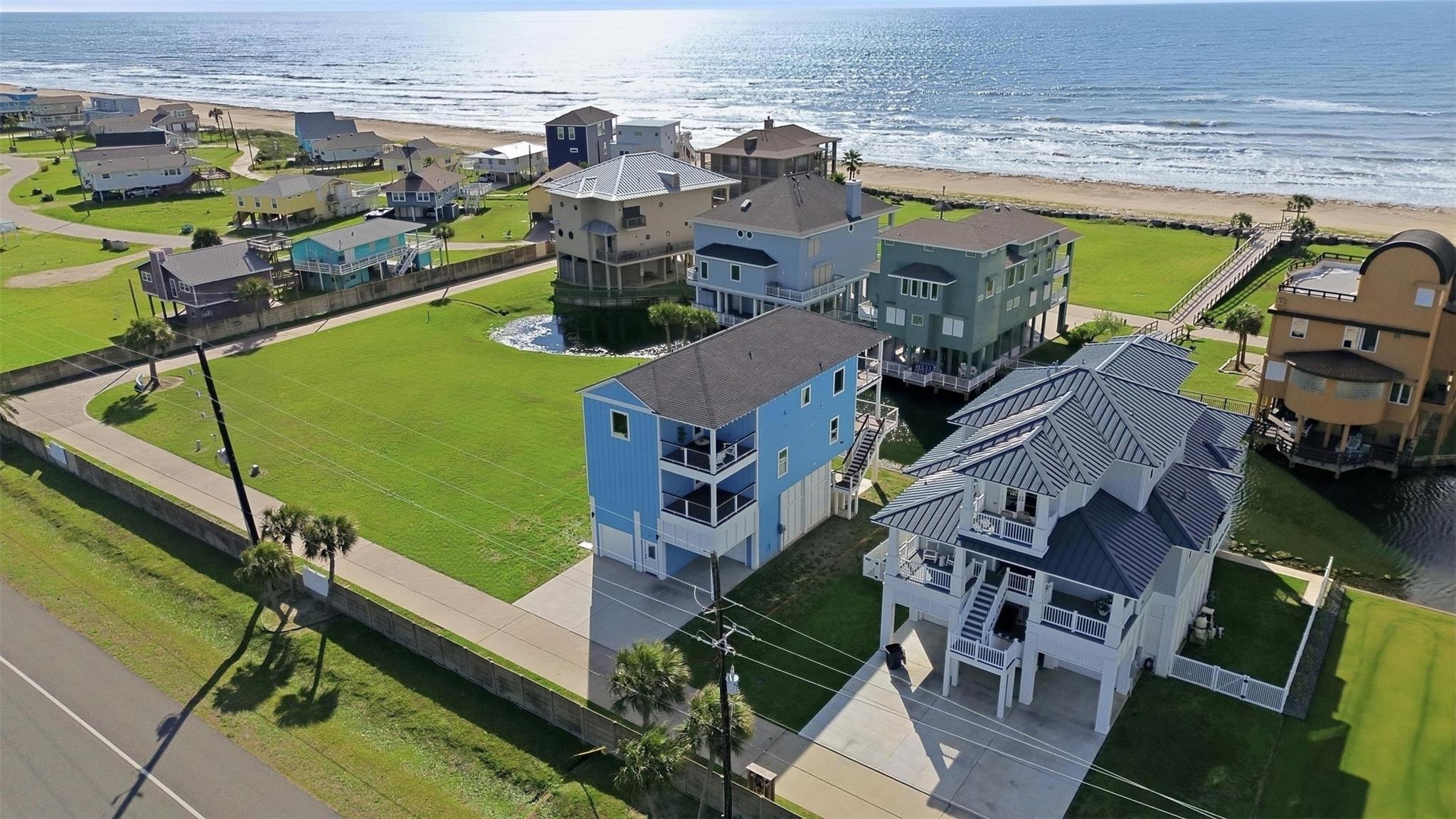 18 Blue Heron Cir, Jamaica Beach, TX 77554