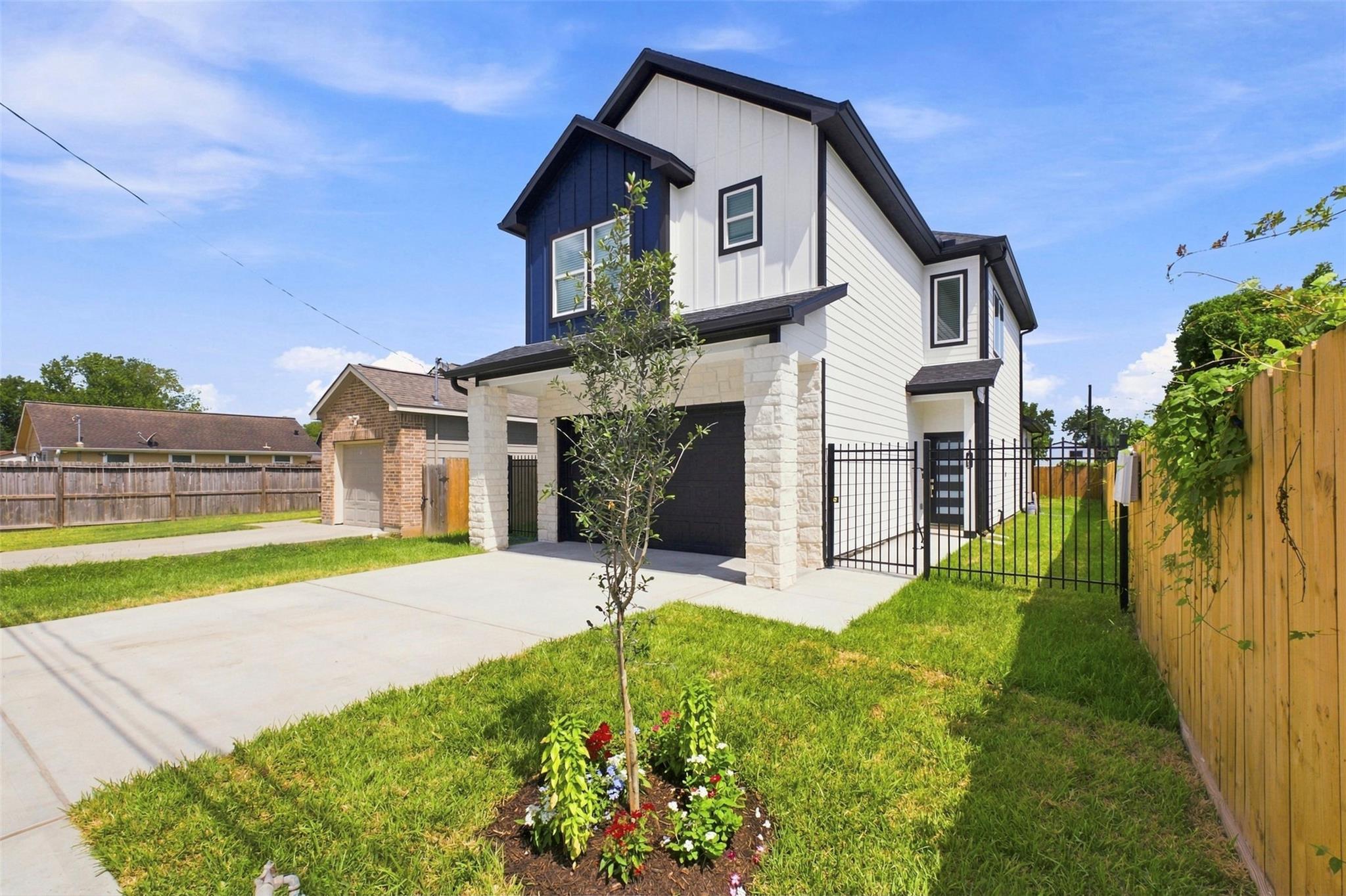 7953 Joy St, Houston, TX 77028