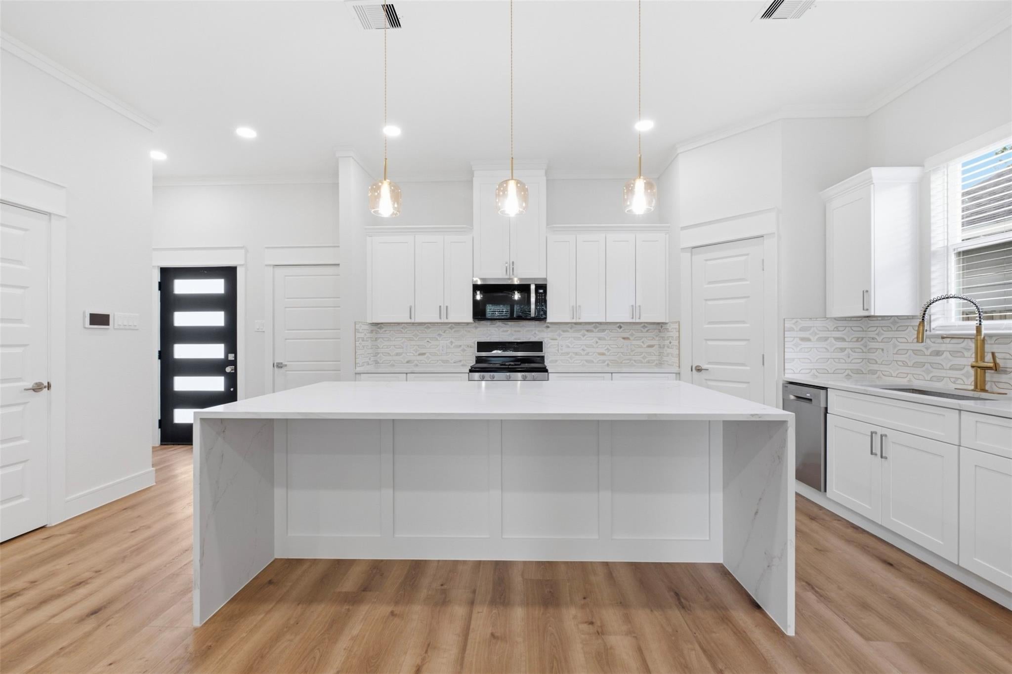 7953 Joy St, Houston, TX 77028 photo