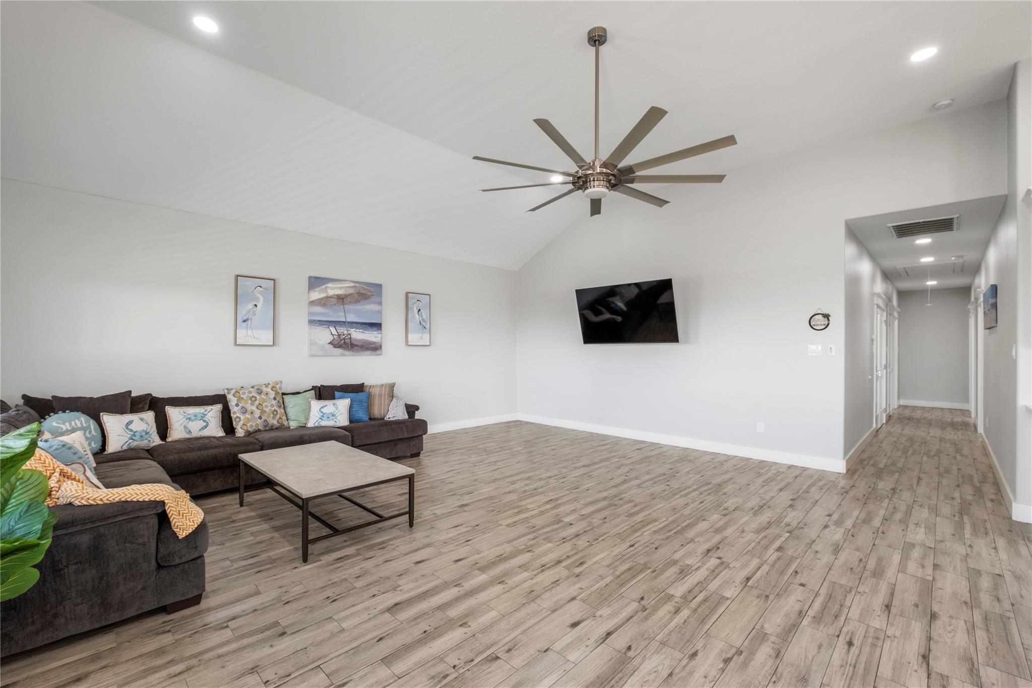 18035 Shaman Dr, Galveston, TX 77554 photo
