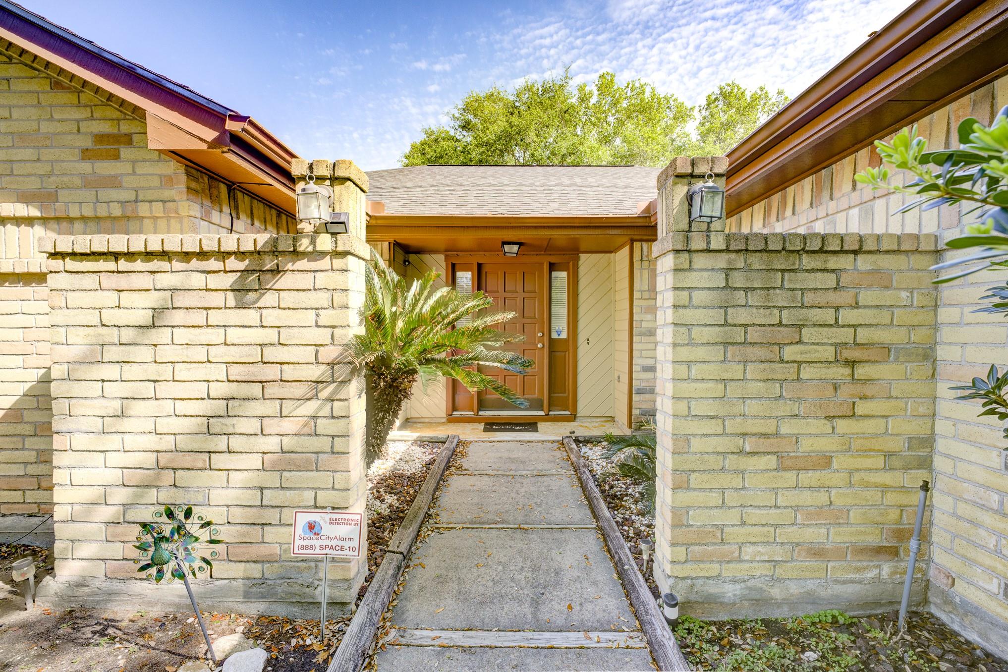 16134 Beechnut St, Houston, TX 77083 photo