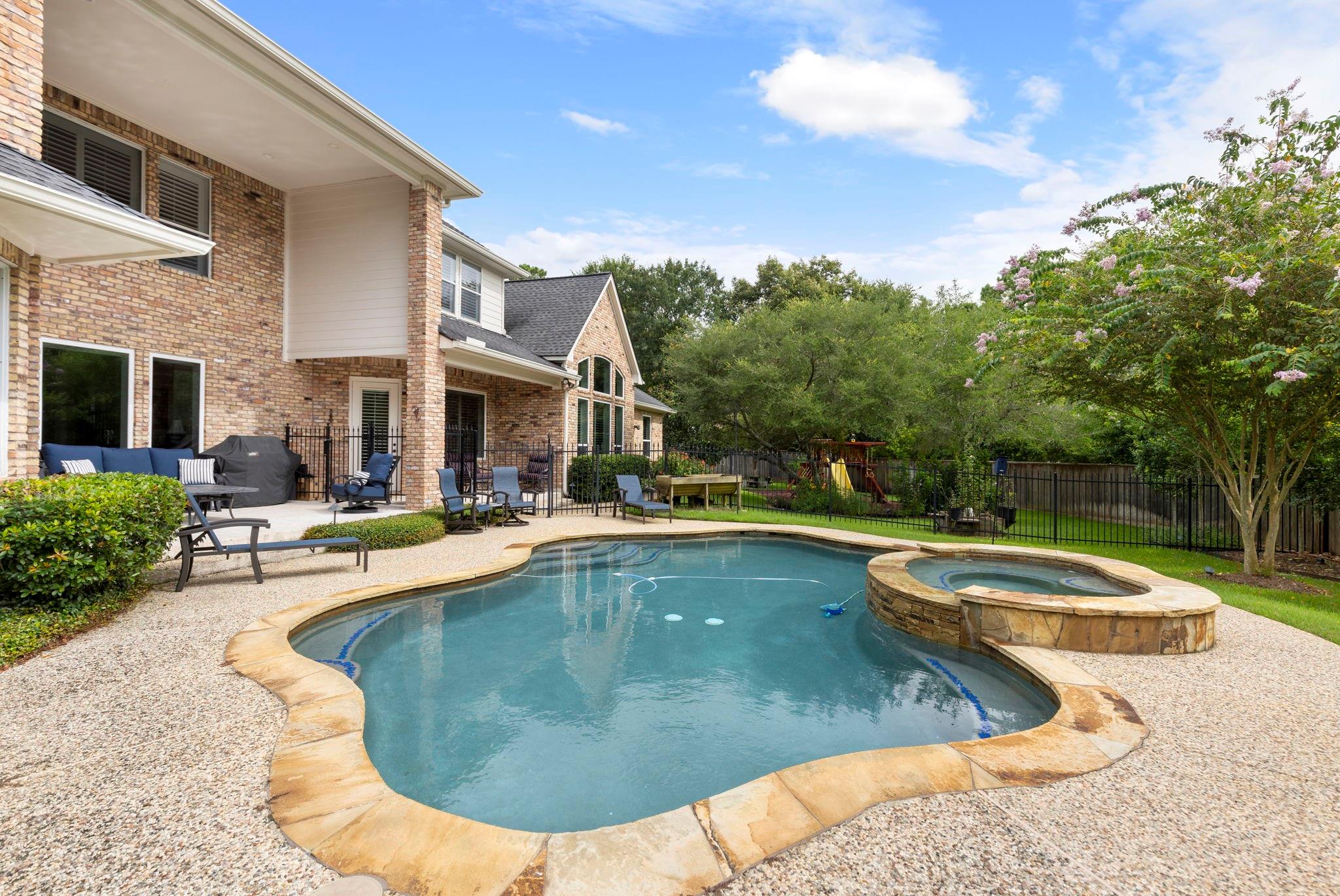 2 Snow Pond Pl, The Woodlands, TX 77382 photo