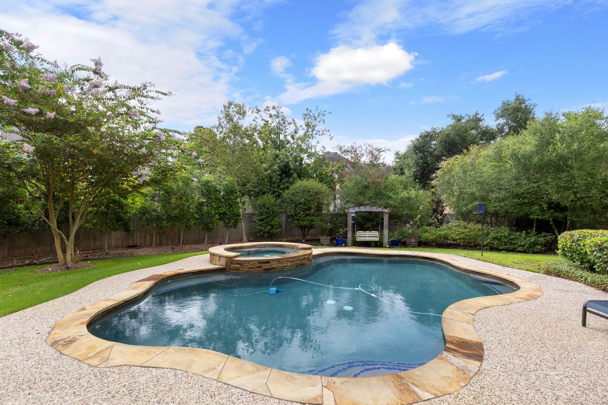 2 Snow Pond Pl, The Woodlands, TX 77382 photo