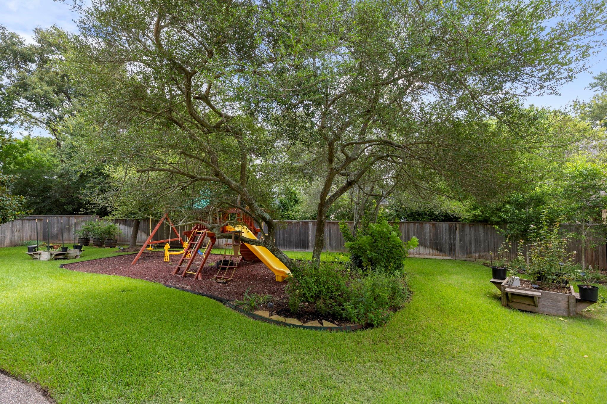 2 Snow Pond Pl, The Woodlands, TX 77382 photo