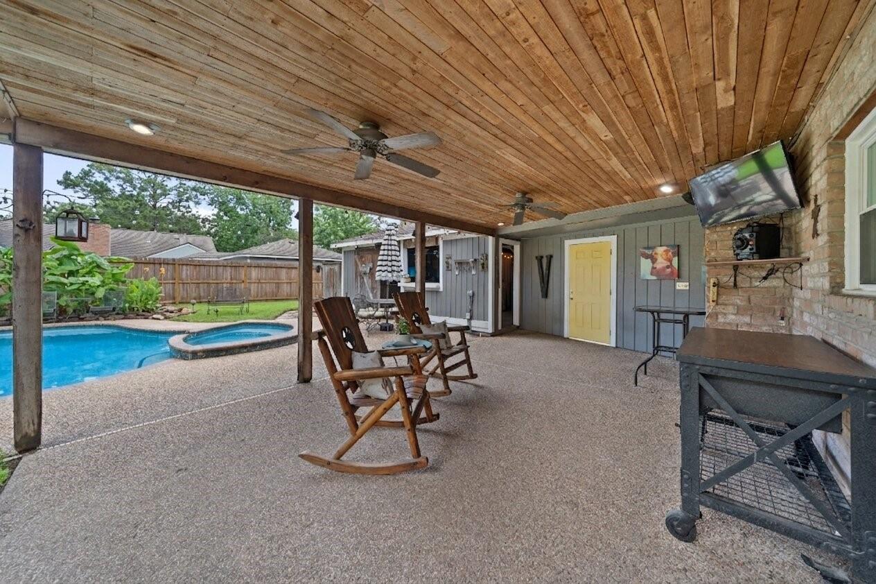 8151 Silent Cedars Dr, Houston, TX 77095