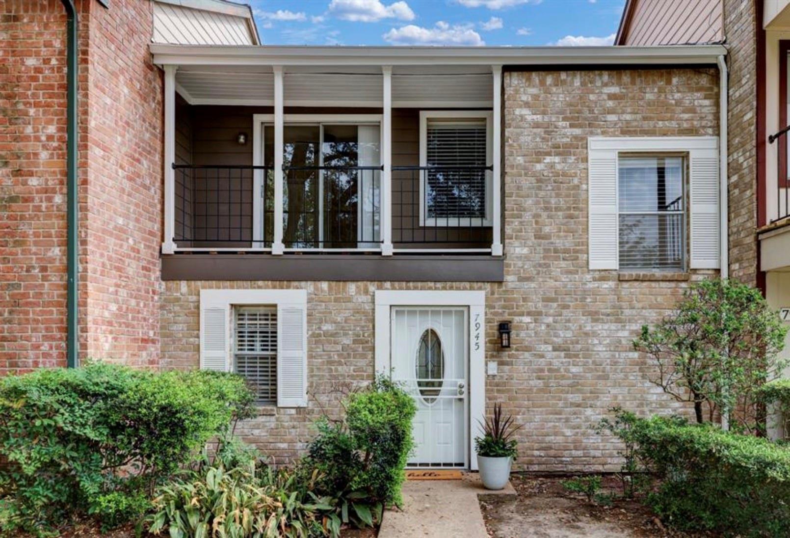 7945 Ellinger Ln, Houston, TX 77040