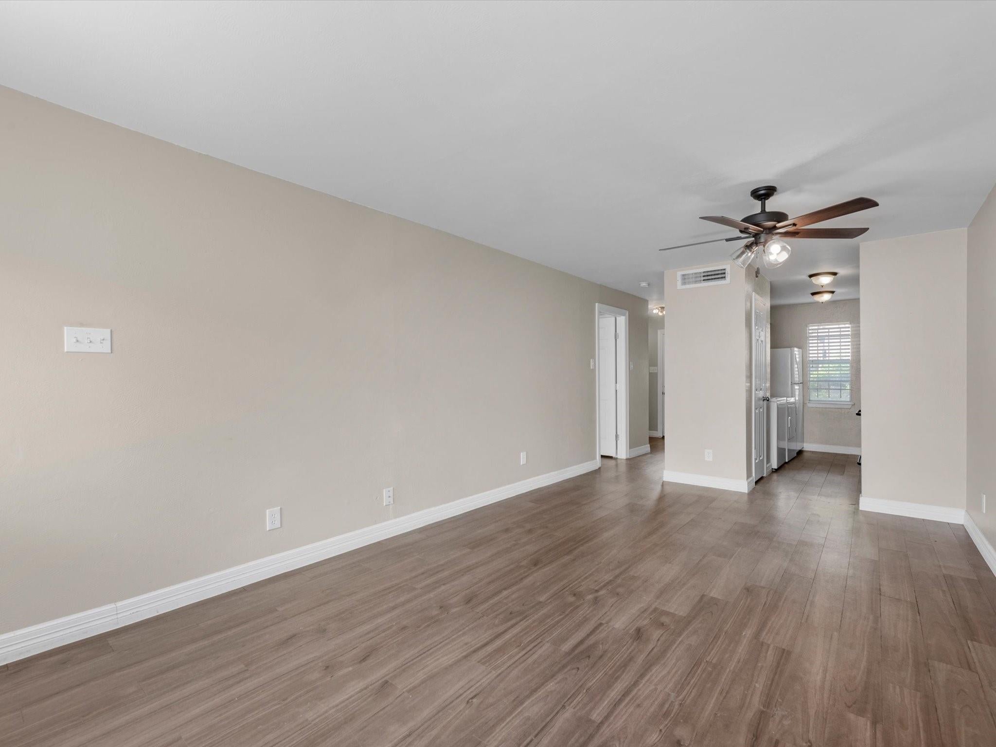 7945 Ellinger Ln, Houston, TX 77040 photo