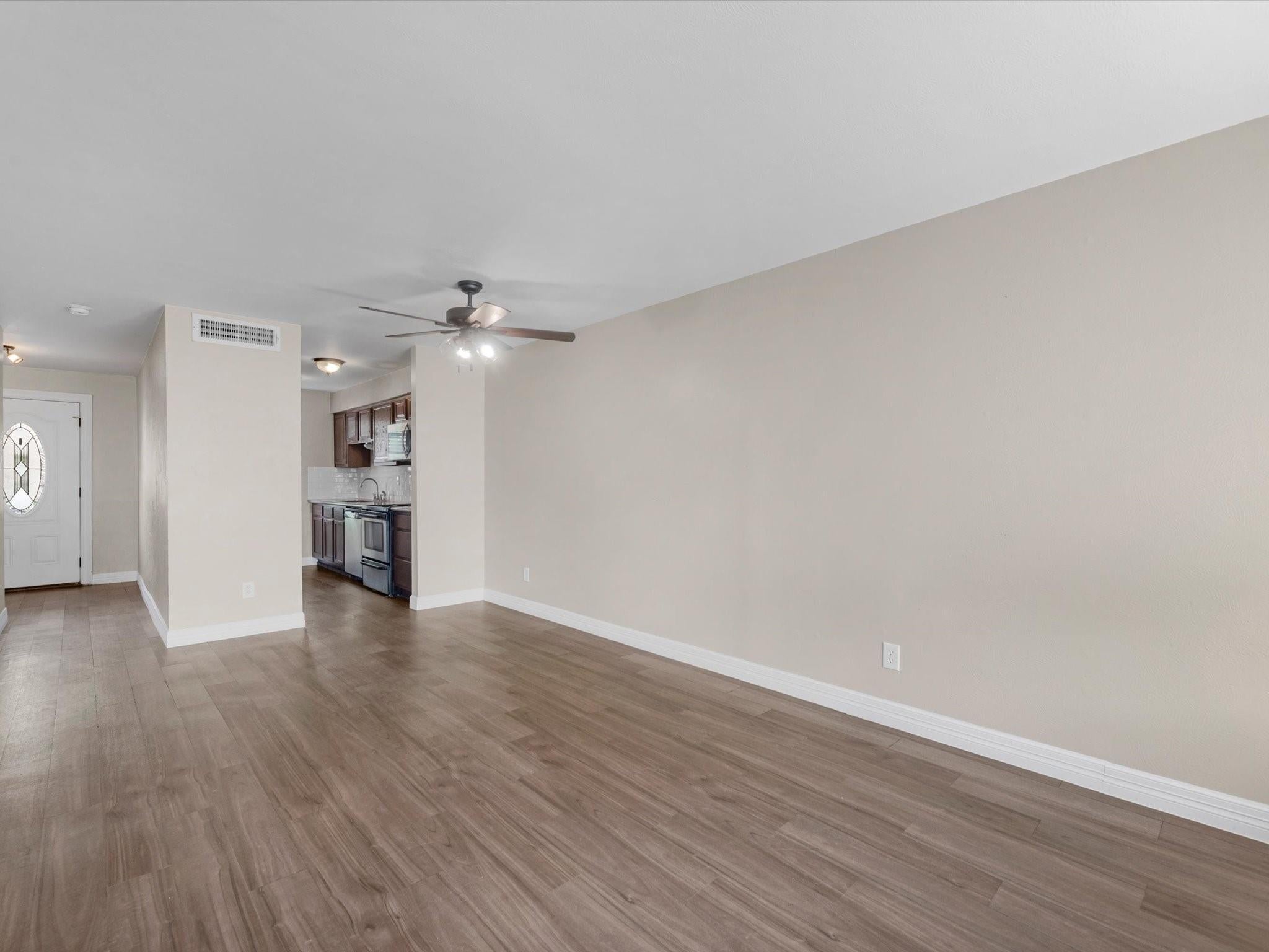 7945 Ellinger Ln, Houston, TX 77040 photo