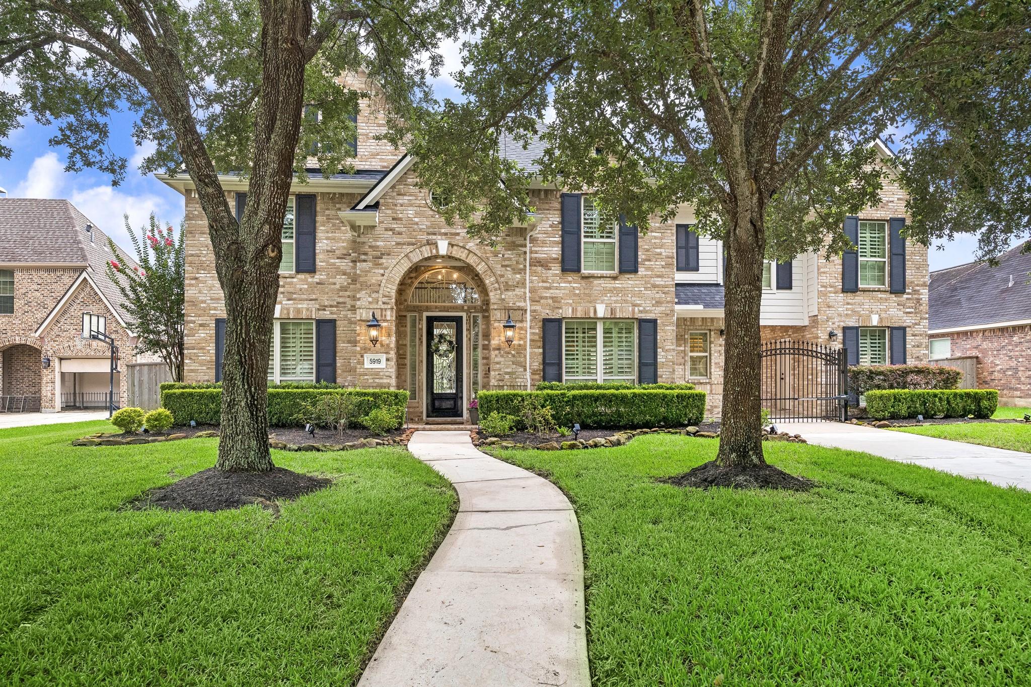 5919 Majestic Pines Dr, Kingwood, TX 77345
