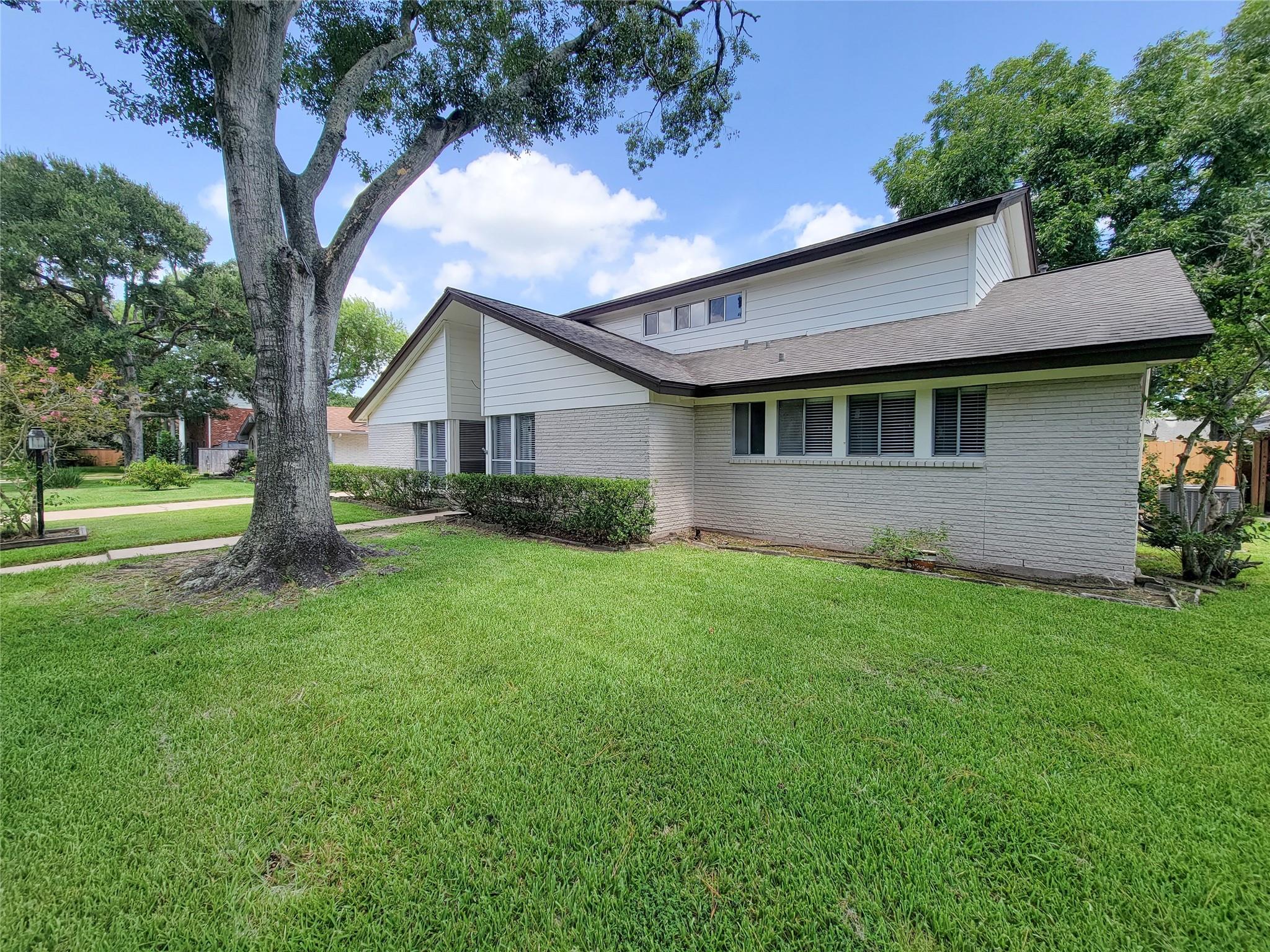 18583 Martinique Dr, Nassau Bay, TX 77058 photo