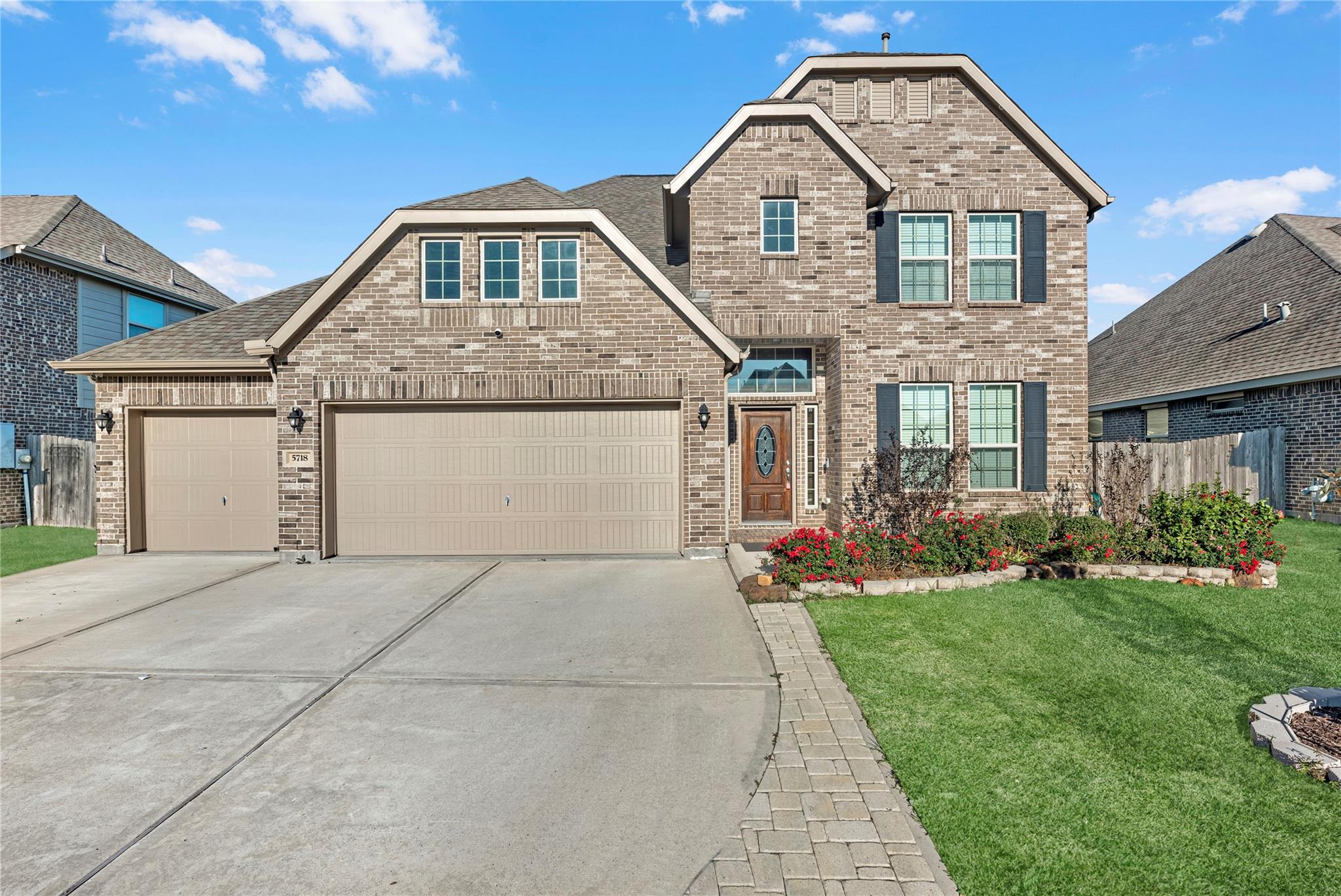 5718 Oakhurst Trl, Pasadena, TX 77505