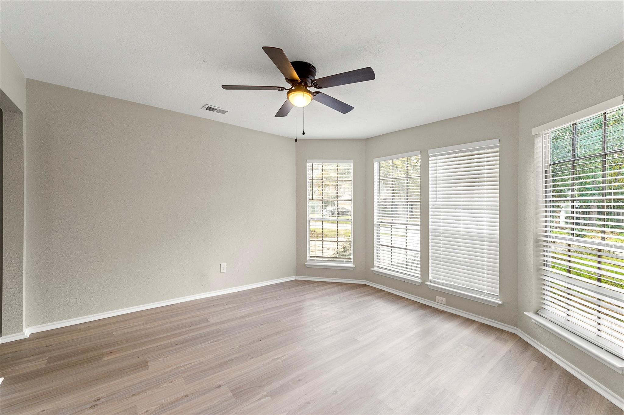 9 S Brook Pebble Ct, The Woodlands, TX 77380 photo