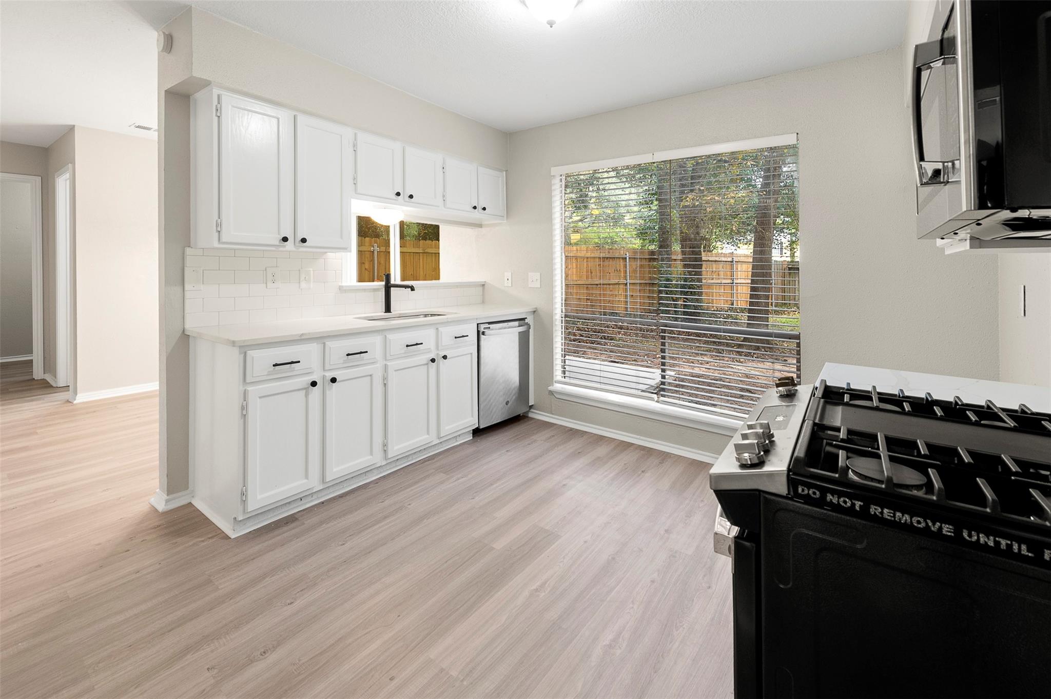 9 S Brook Pebble Ct, The Woodlands, TX 77380 photo