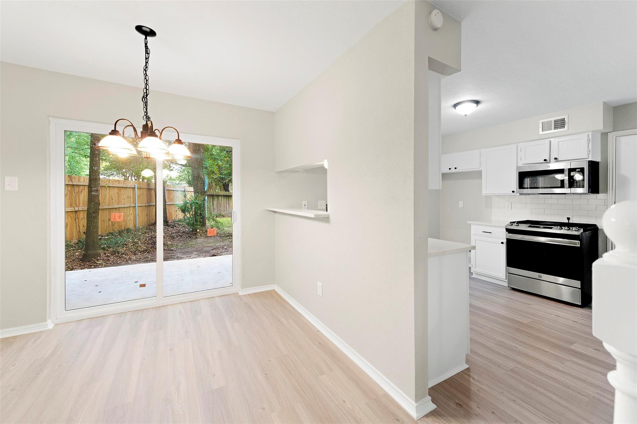 9 S Brook Pebble Ct, The Woodlands, TX 77380 photo